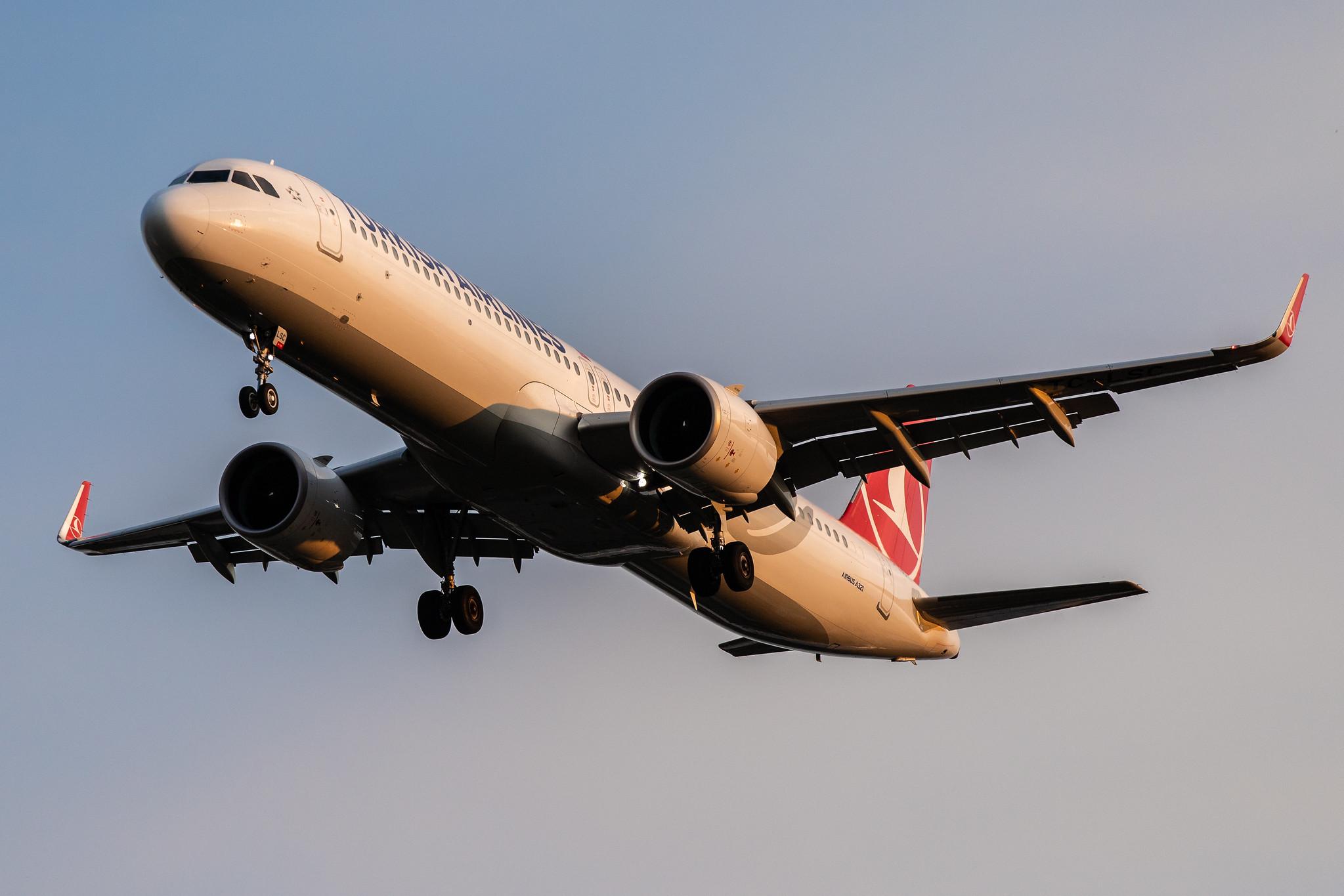 Hamburg Airport: Turkish Airlines (TK / THY) |  Airbus A321-271NX A21N | TC-LSC | MSN 8617