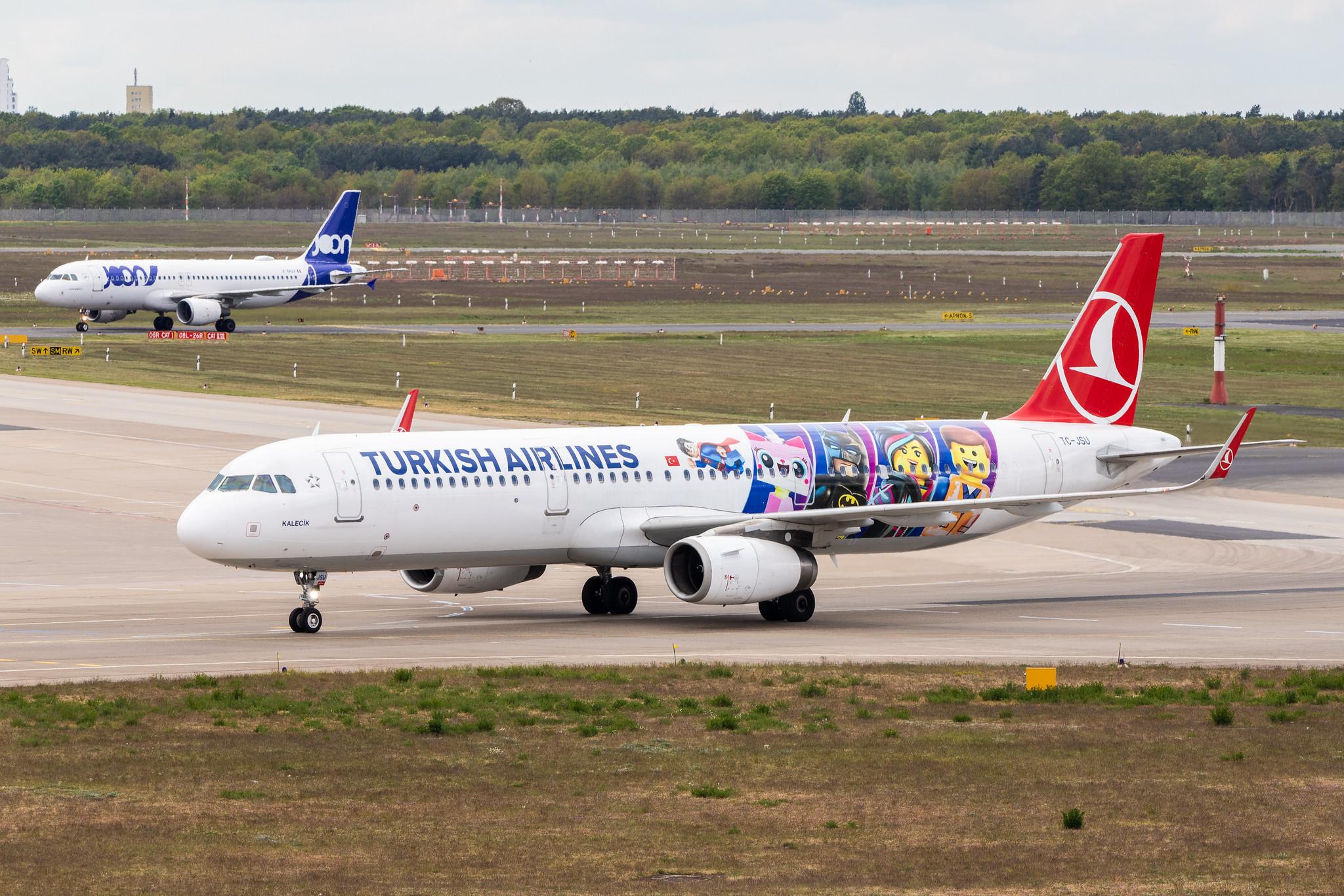 Flughafen Berlin Tegel (TXL): Turkish Airlines (TK / THY) | Livery: Lego Livery |  Airbus A321-231 A321 | TC-JSU | MSN 6709