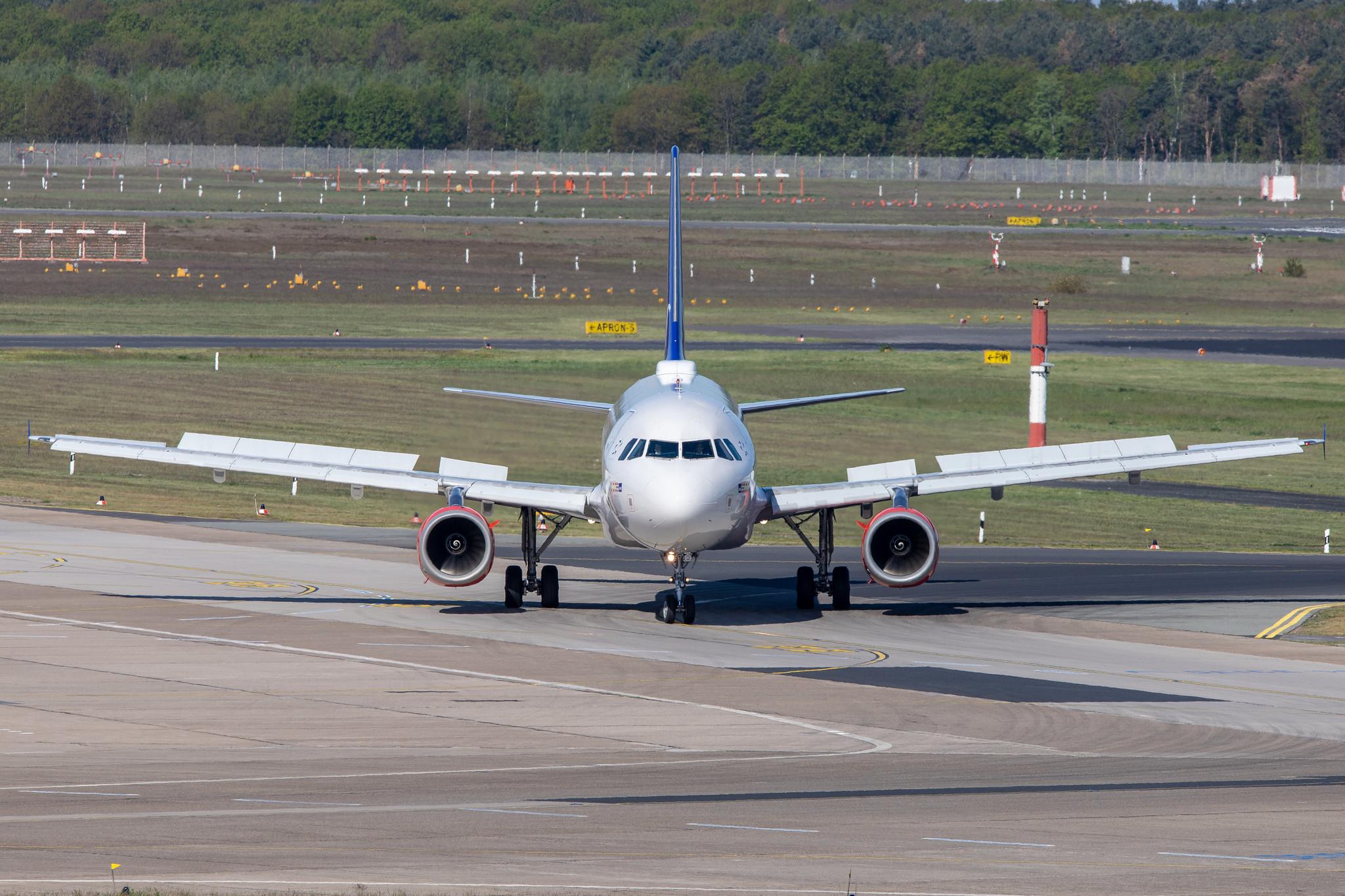 Flughafen Berlin Tegel (TXL): SAS (SK / SAS) |  Airbus A320-232 A320 | OY-KAN | MSN 2958