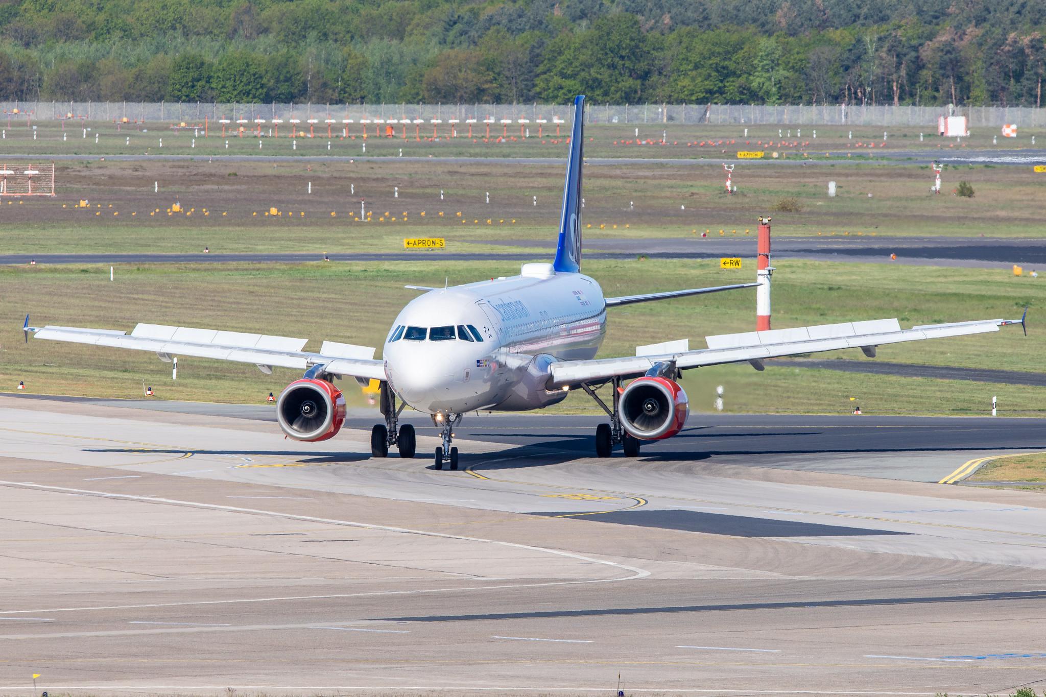 Flughafen Berlin Tegel (TXL): SAS (SK / SAS) |  Airbus A320-232 A320 | OY-KAN | MSN 2958