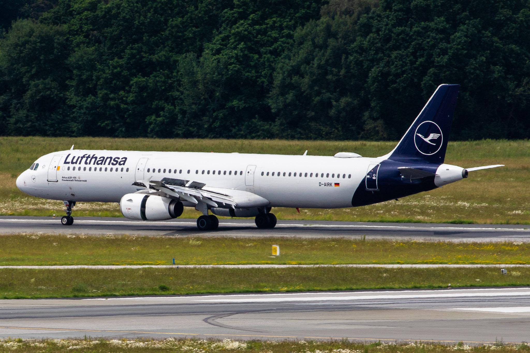 Hamburg Airport: Lufthansa (LH / DLH) |  Airbus A321-131 A321 | D-AIRK | MSN 0502