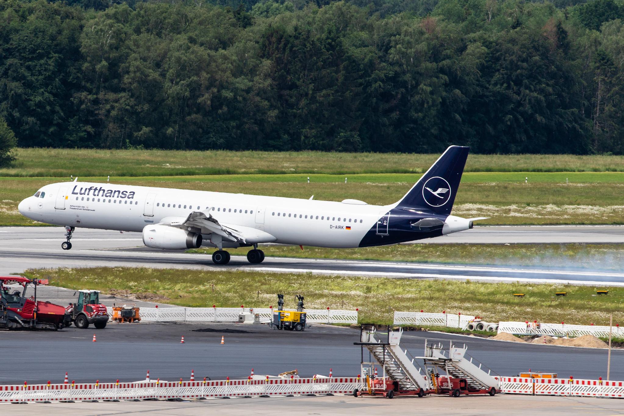 Hamburg Airport: Lufthansa (LH / DLH) |  Airbus A321-131 A321 | D-AIRK | MSN 0502