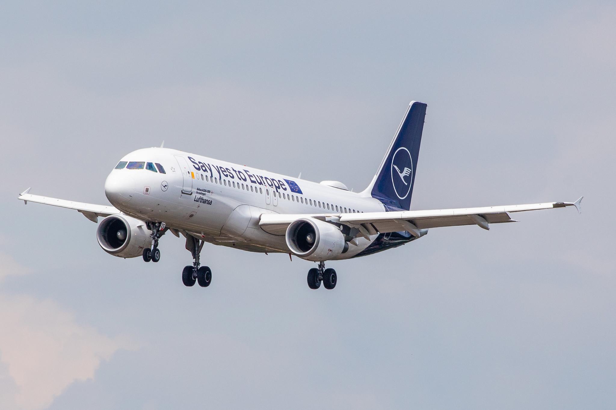 Hamburg Airport: Lufthansa (LH / DLH) | Livery: Say yes to Europe Livery | Airbus A320-214 A320 | D-AIZG | MSN 4324