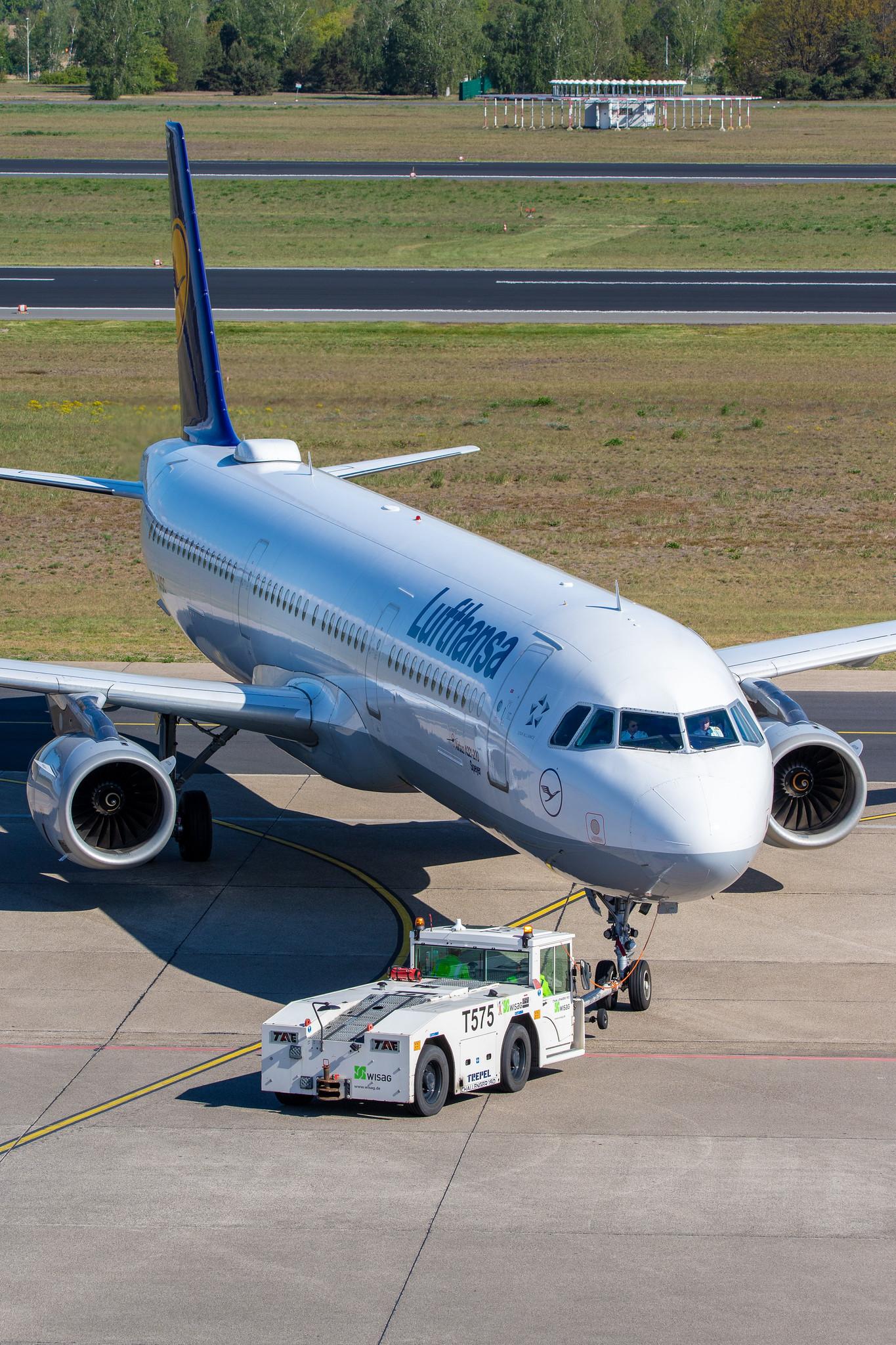 Flughafen Berlin Tegel (TXL): Lufthansa Airbus A321-231 A321 D-AISC MSN 1161