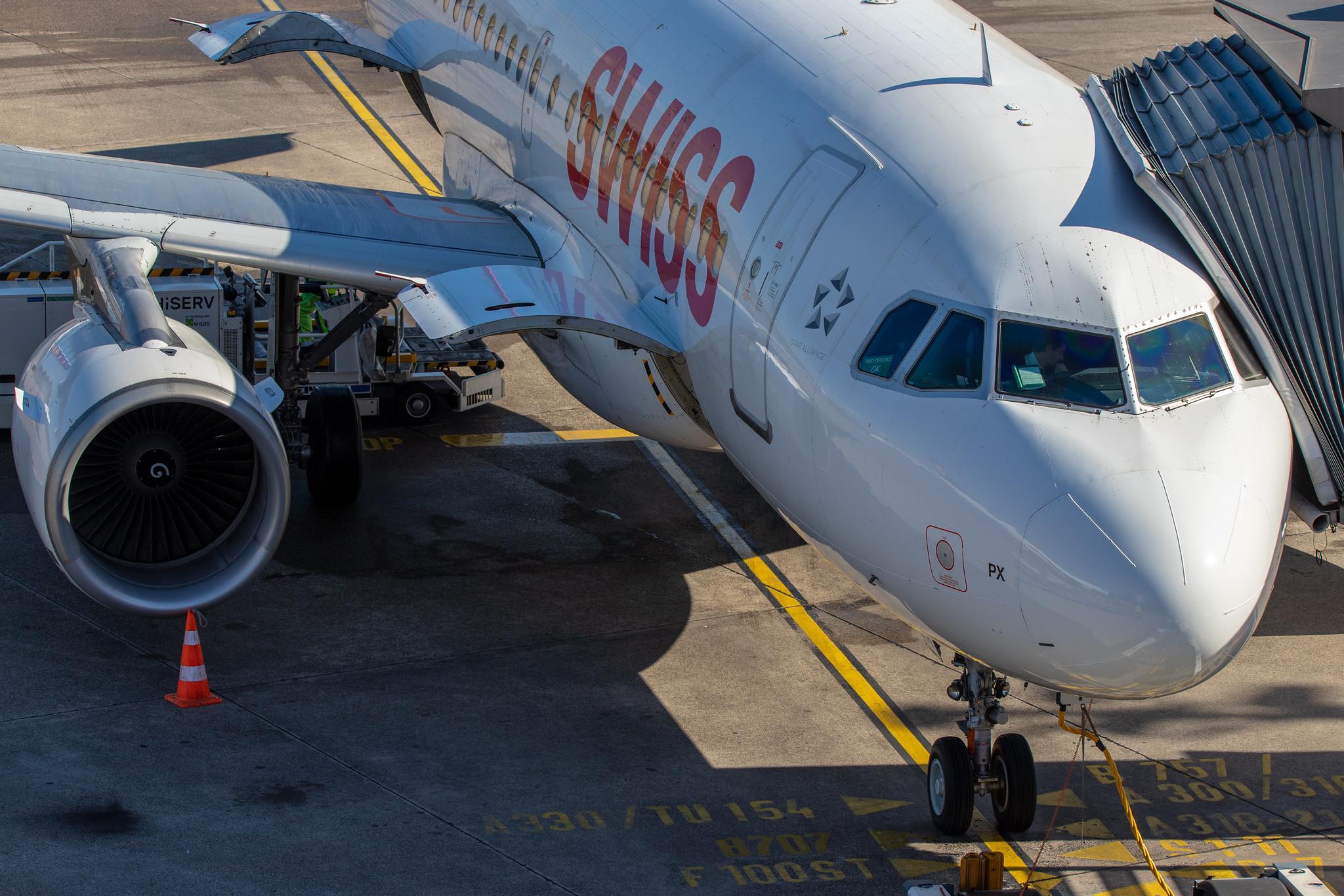 Flughafen Berlin Tegel (TXL): Swiss (LX / SWR) |  Airbus A319-112 A319 | HB-IPX | MSN 0612