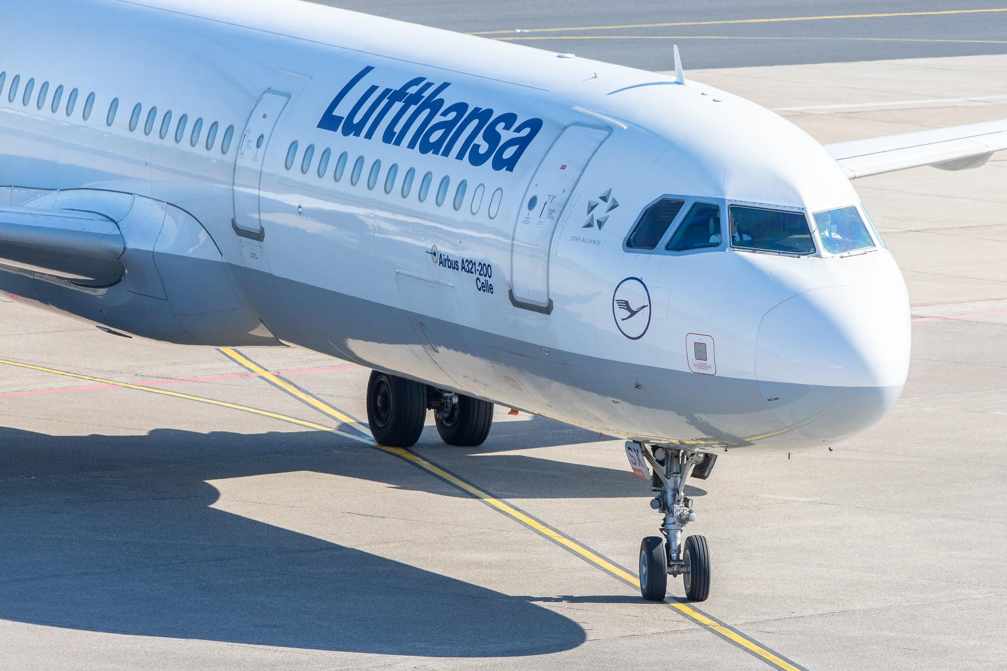 Flughafen Berlin Tegel (TXL): Lufthansa Airbus A321-231 A321 D-AISX MSN 4073