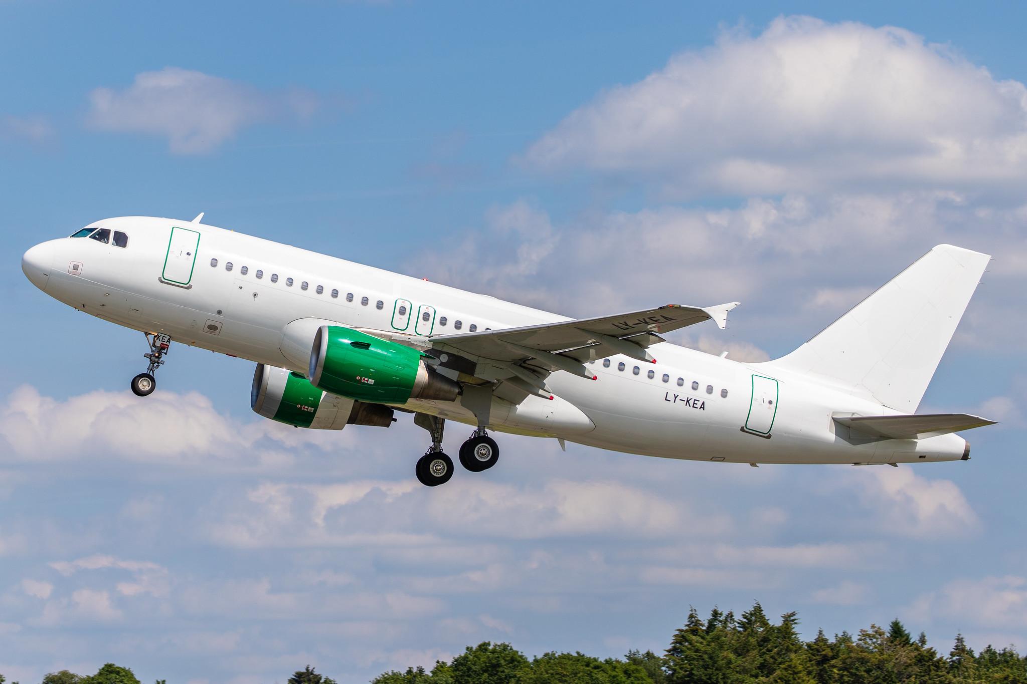 Hamburg Airport: GetJet Airlines (GW / GJT) |  Airbus A319-112 A319 | LY-KEA | MSN 4691