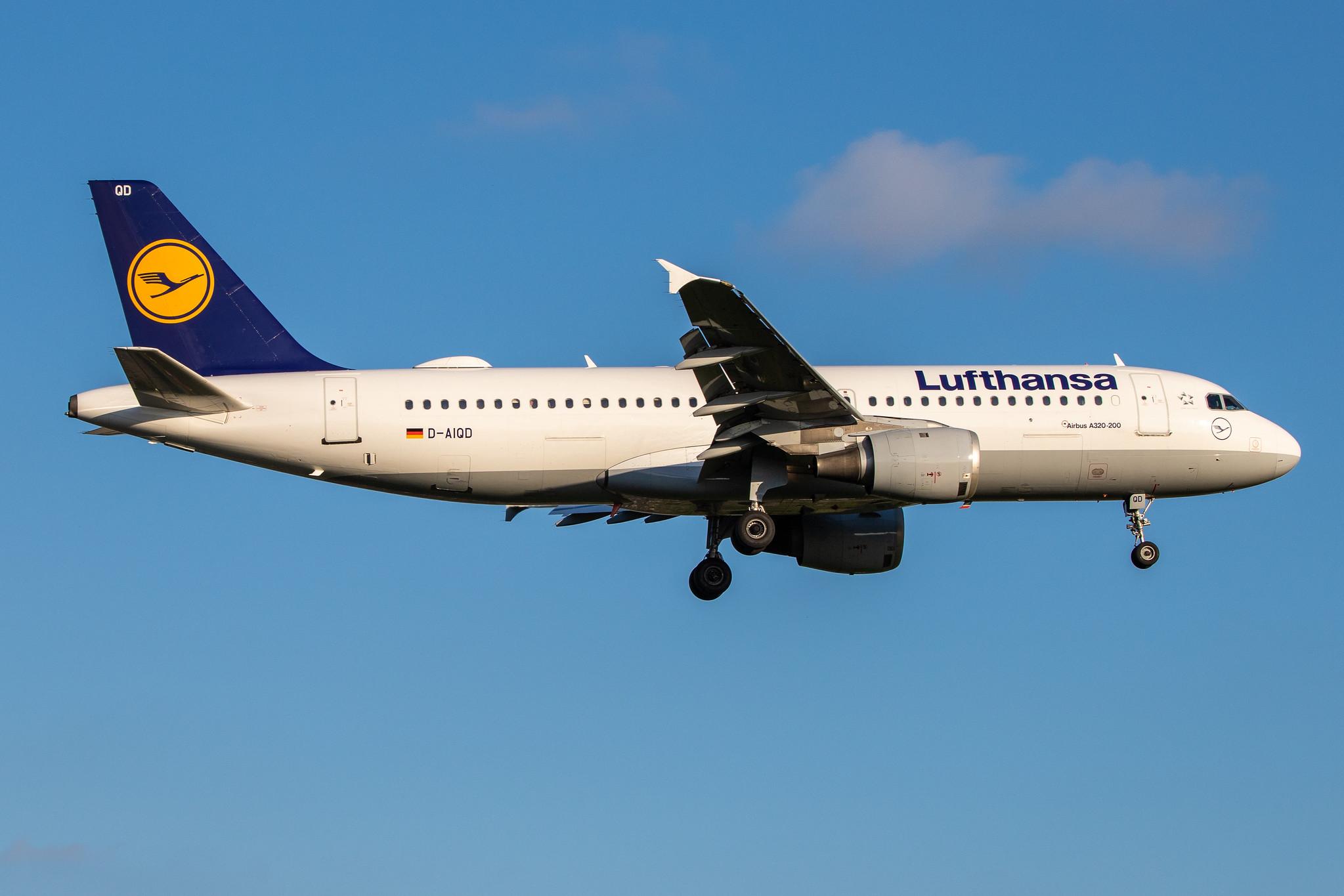 Hamburg Airport: Lufthansa (LH / DLH) |  Airbus A320-211 A320 | D-AIQD | MSN 0202