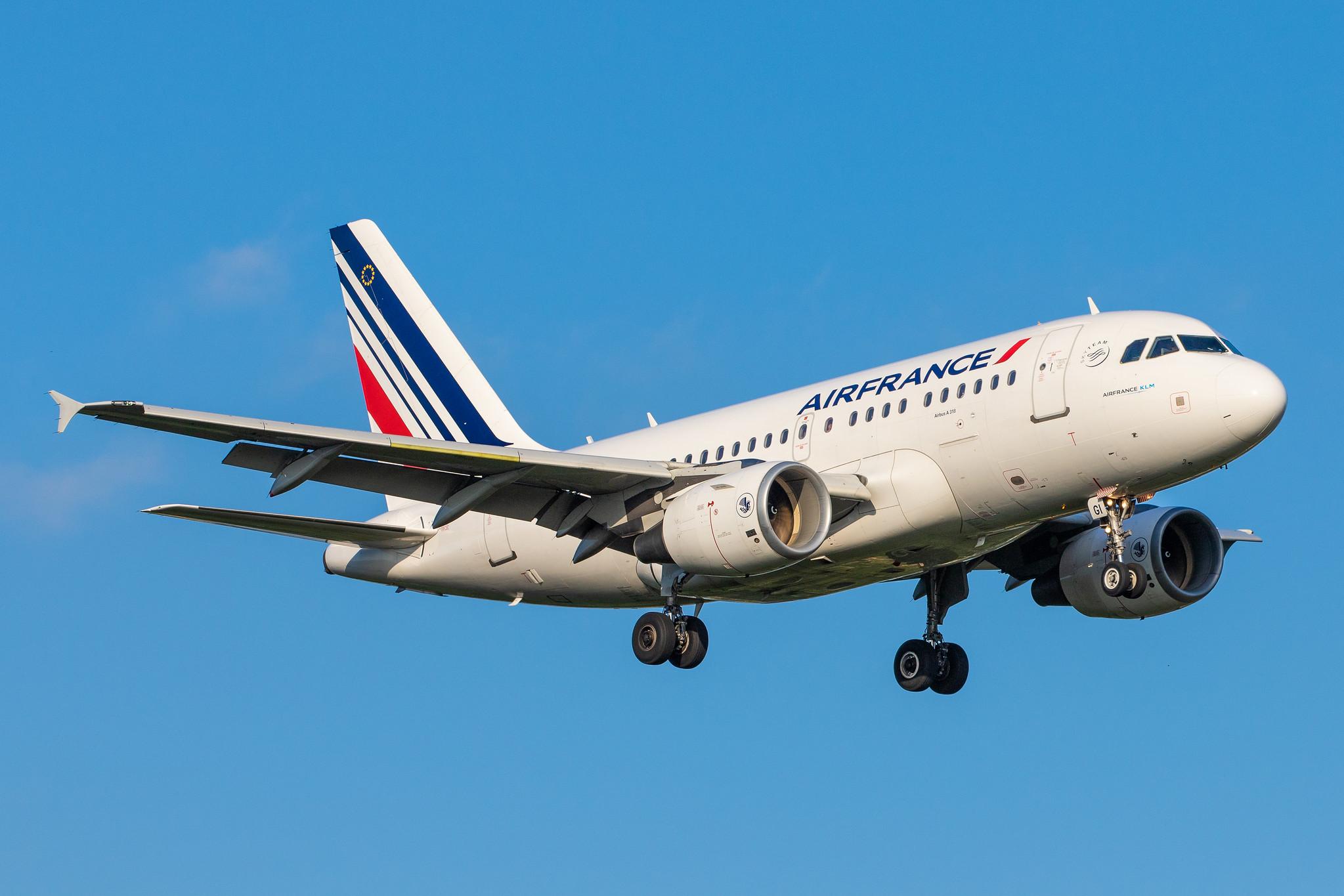 Hamburg Airport (HAM/EDDH): Air France (AF / AFR) |  Airbus A318-111 A318 | F-GUGI | MSN 2350
