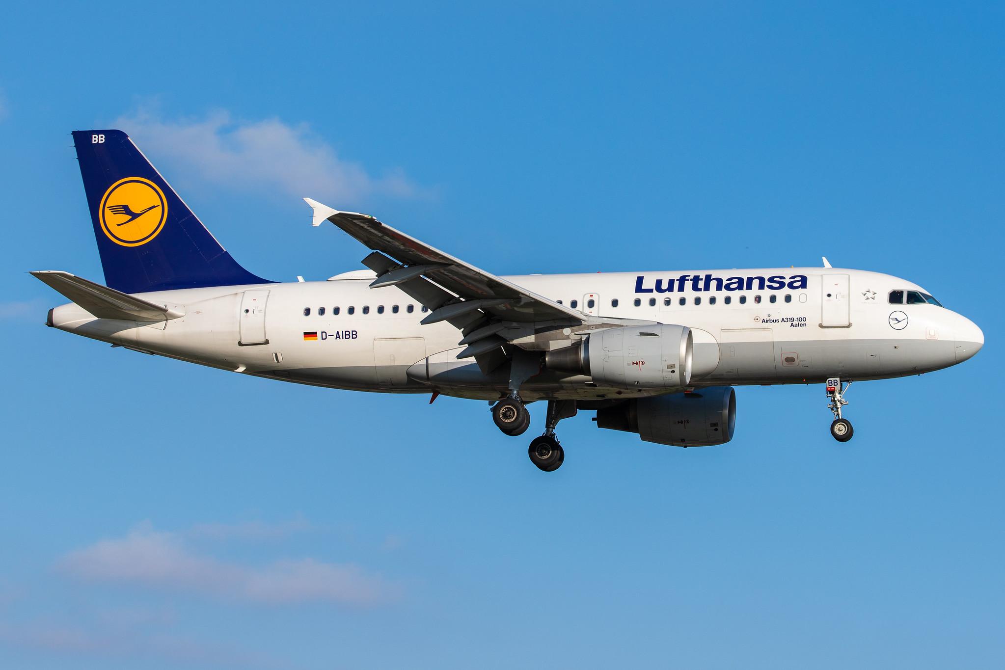 Hamburg Airport: Lufthansa (LH / DLH) |  Airbus A319-112 A319 | D-AIBB | MSN 4182