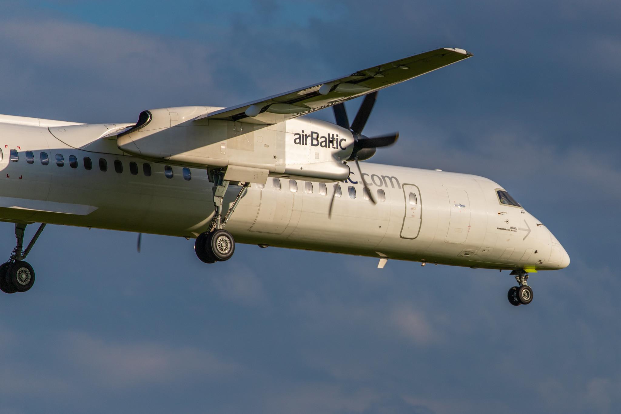 Hamburg Airport (HAM/EDDH): Air Baltic (BT / BTI) |  De Havilland Canada Dash 8-400 DH8D | YL-BAH | MSN 4296
