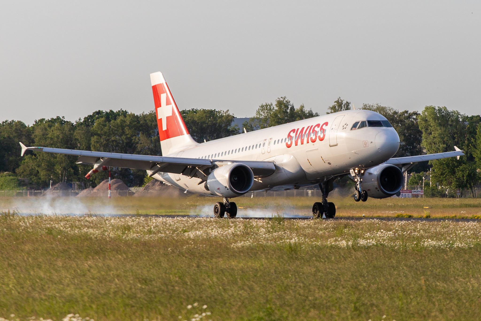Hamburg Airport: Swiss (LX / SWR) |  Airbus A320-214 A320 | HB-IJR | MSN 0703