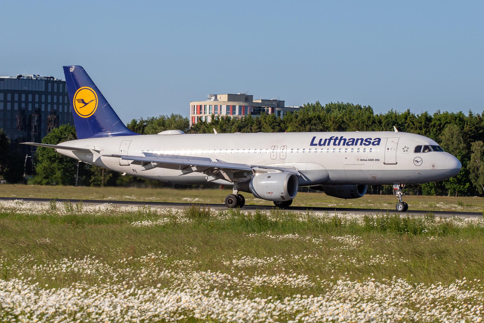Hamburg Airport: Lufthansa (LH / DLH) |  Airbus A320-211 A320 | D-AIQF | MSN 0216