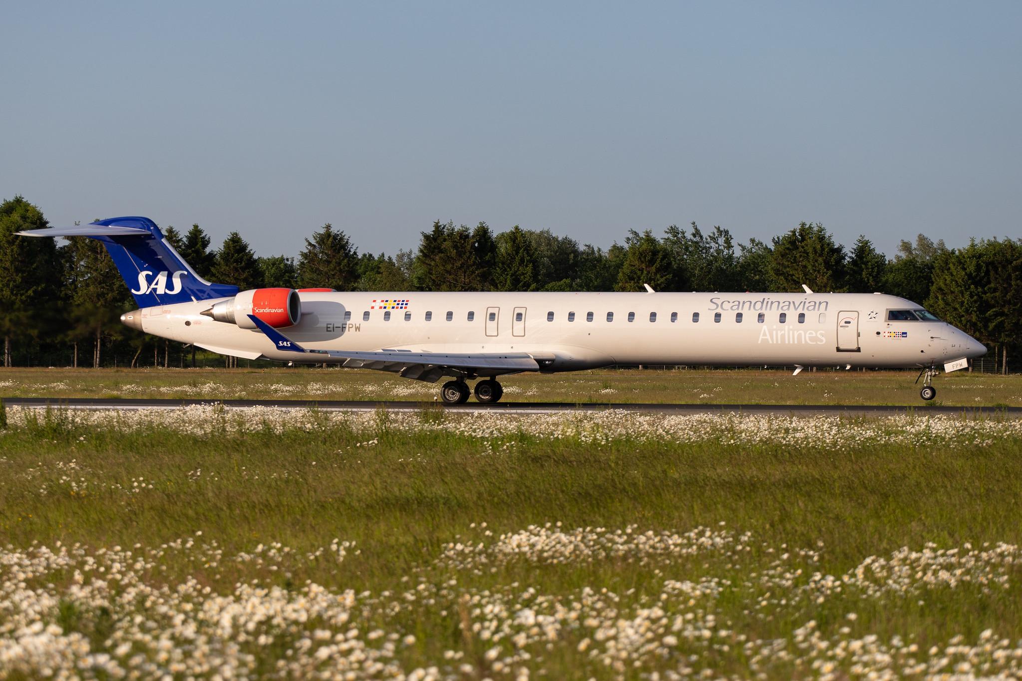 Hamburg Airport: SAS (SK / SAS) | Operator: Cityjet |  Mitsubishi CRJ-900LR CRJ9 | EI-FPW | MSN 15443