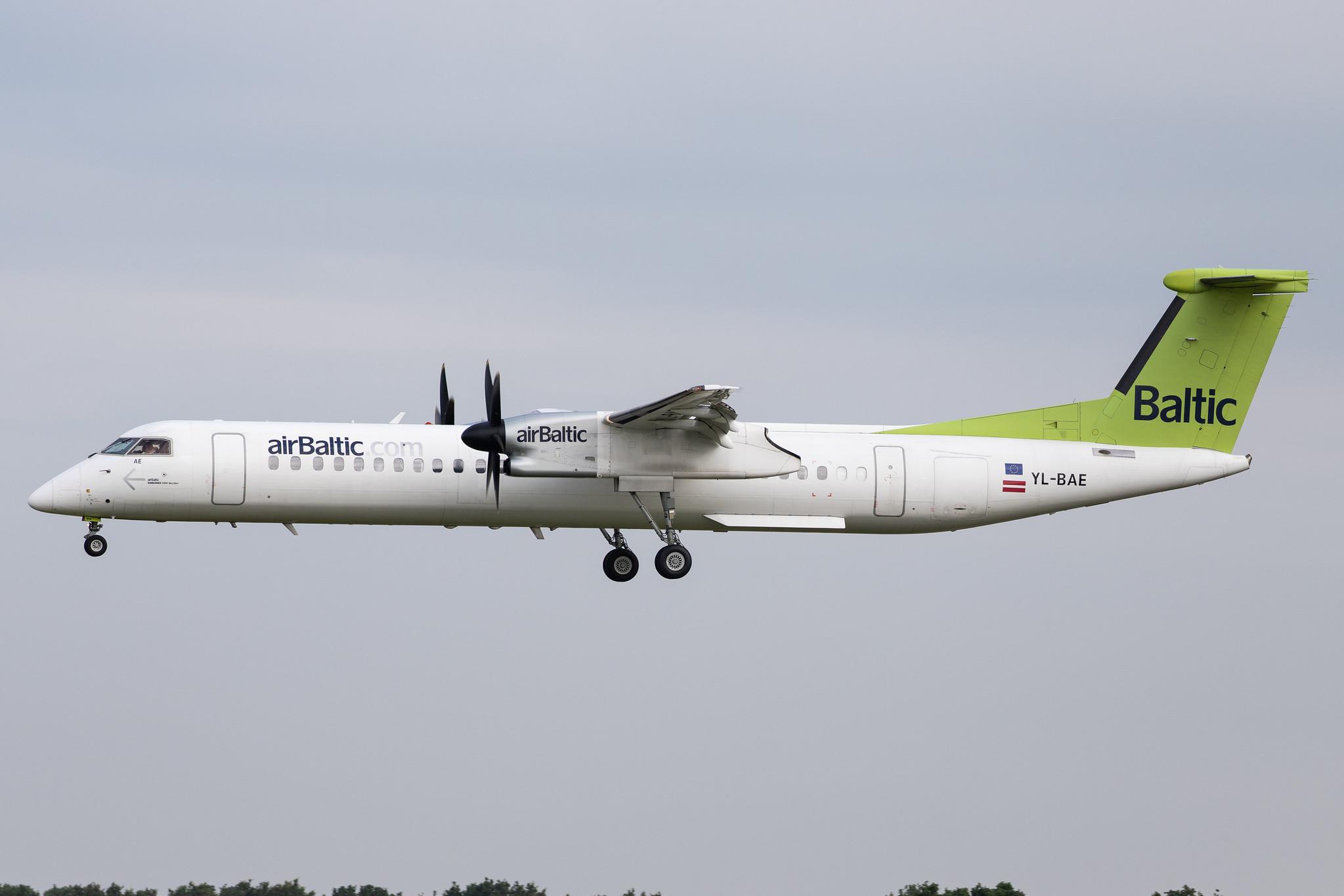 Hamburg Airport: Air Baltic (BT / BTI) |  De Havilland Canada Dash 8-400 DH8D | YL-BAE | MSN 4289