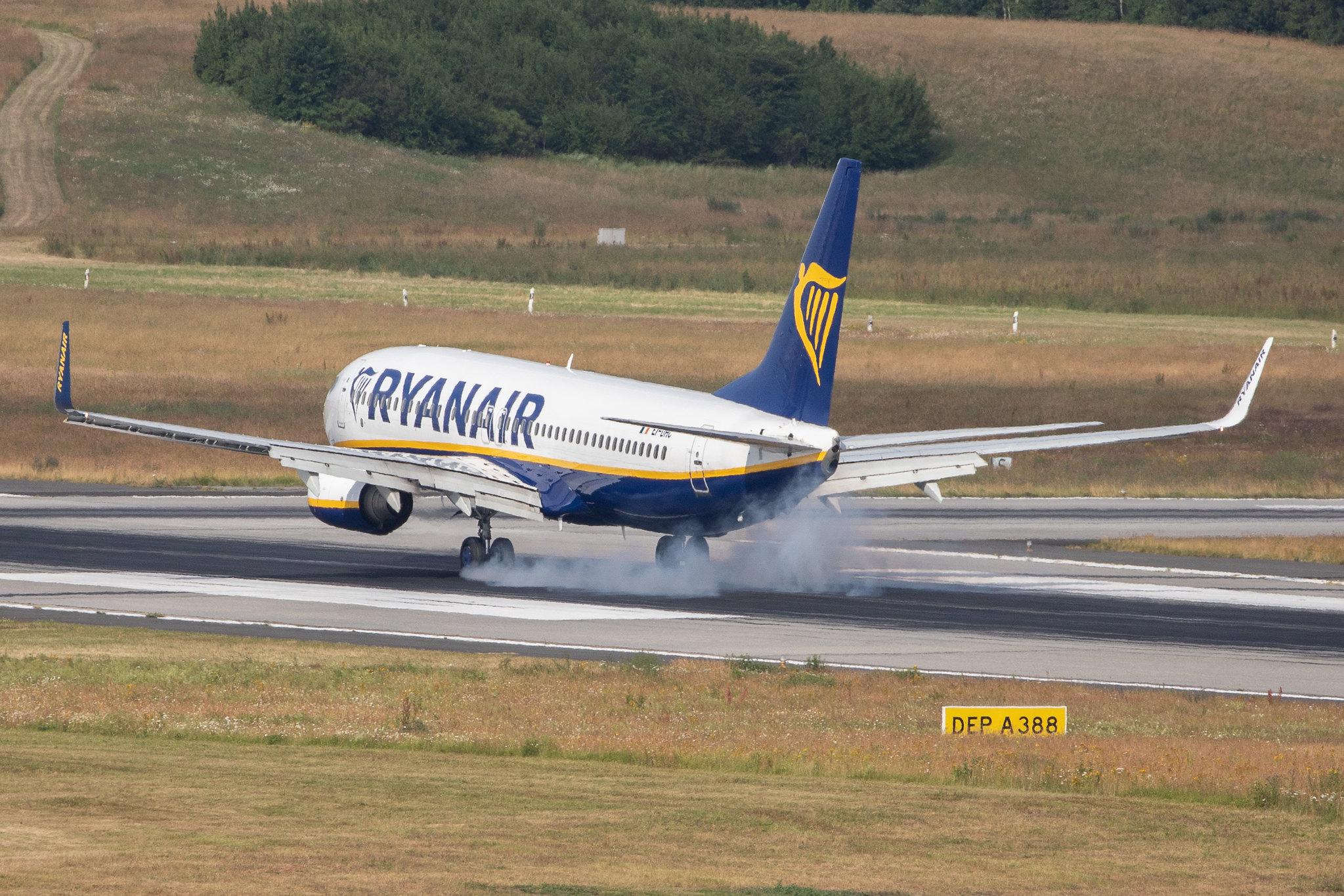 Hamburg Airport: Ryanair (FR / RYR) |  Boeing 737-8AS B738 | EI-DHC | MSN 33573