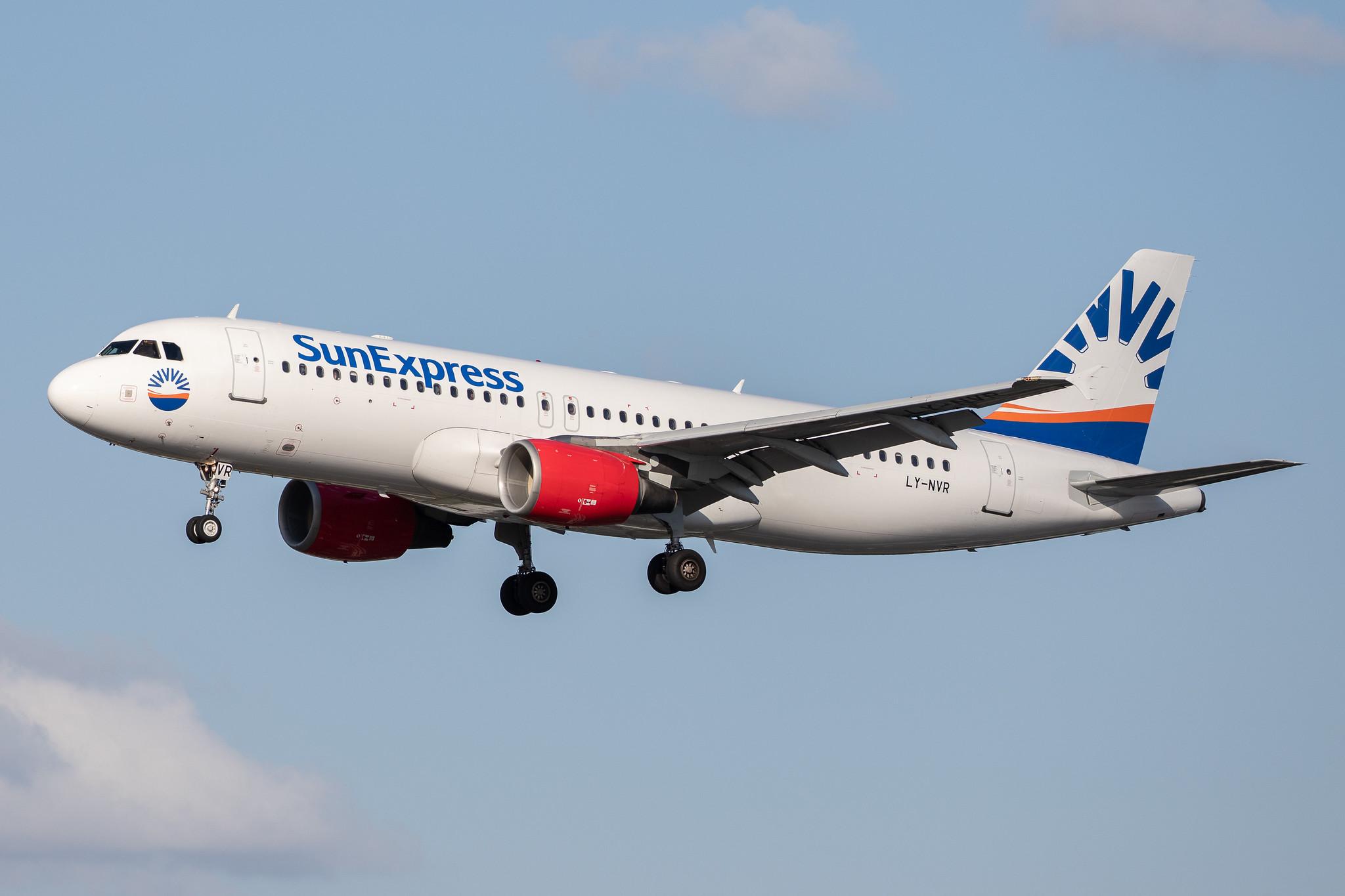 Hamburg Airport: SunExpress (XQ / SXS) | Operator: Avion Express |  Airbus A320-214 A320 | LY-NVR | MSN 1370