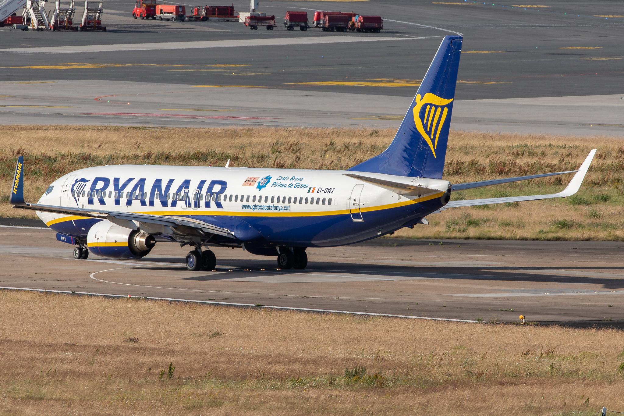 Hamburg Airport: Ryanair (FR / RYR) |  Boeing 737-8AS B738 | EI-DWX | MSN 33630