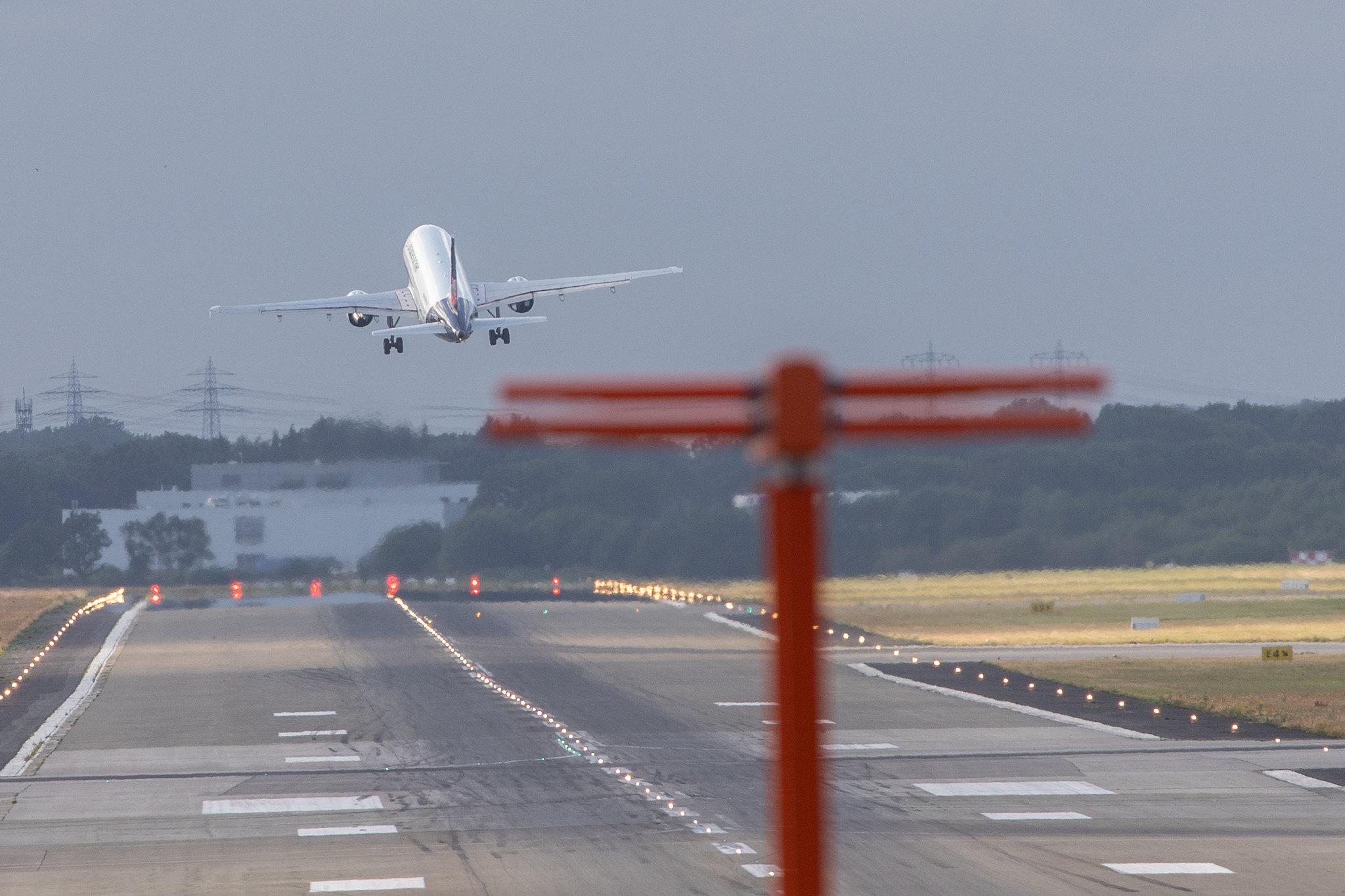 Hamburg Airport: Brussels Airlines (SN / BEL) |  Airbus A319-111 A319 | OO-SSV | MSN 2196