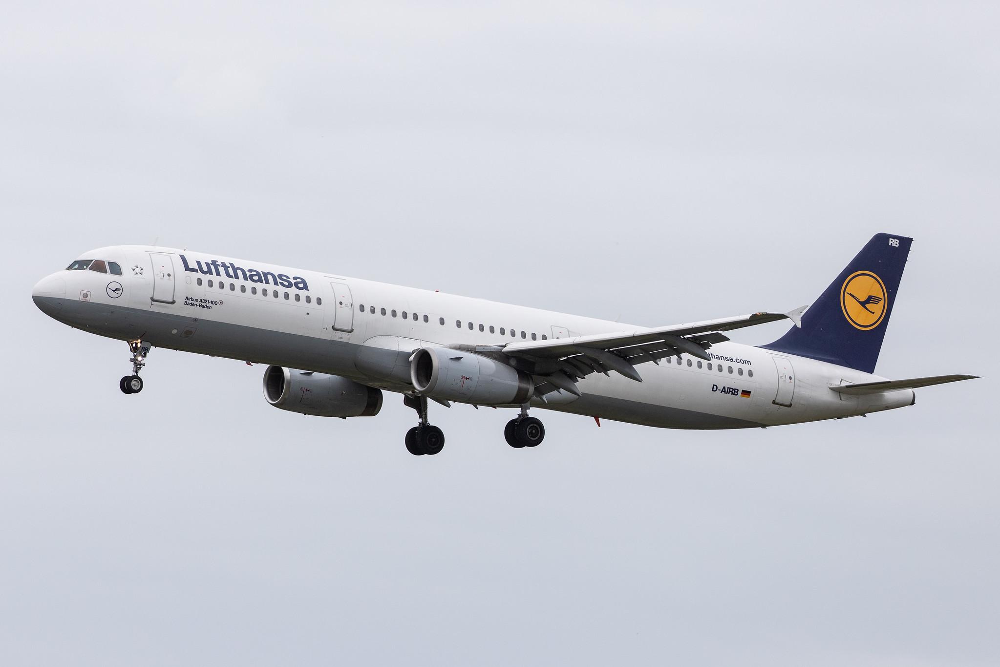 Hamburg Airport: Lufthansa (LH / DLH) |  Airbus A321-131 A321 | D-AIRB | MSN 0468