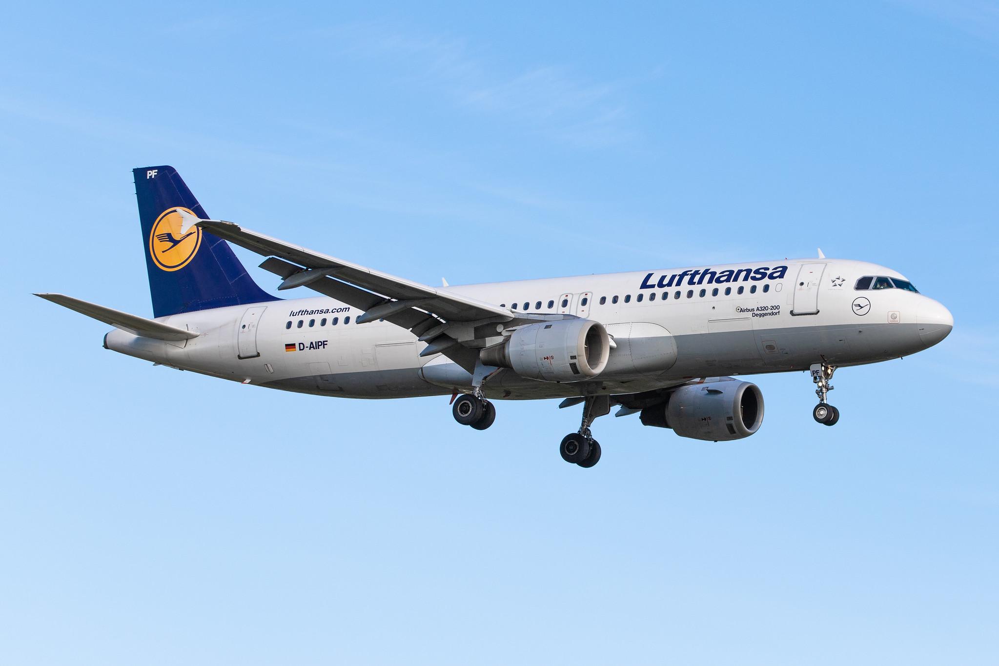 Hamburg Airport: Lufthansa (LH / DLH) |  Airbus A320-211 A320 | D-AIPF | MSN 0083