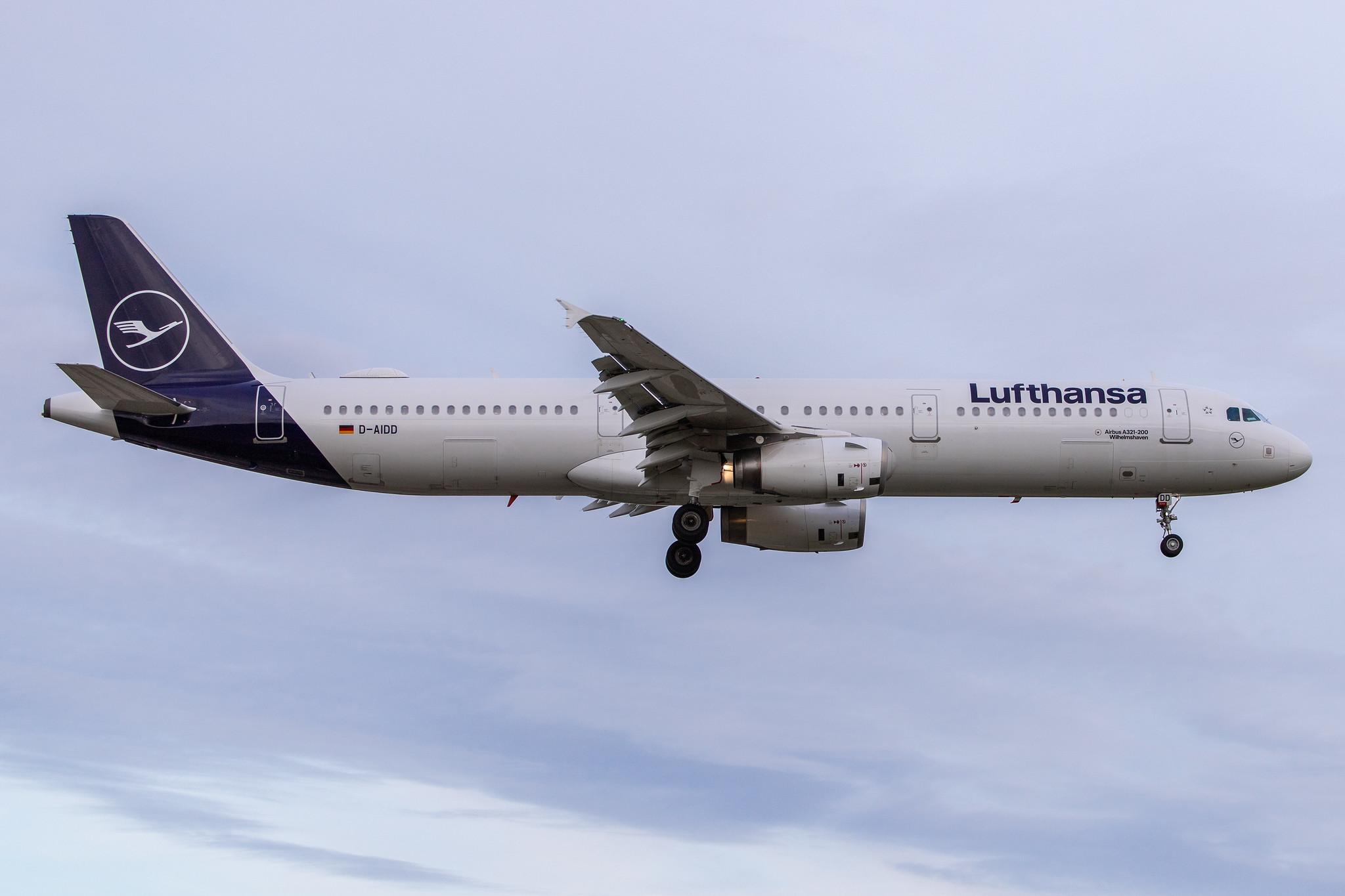 Hamburg Airport: Lufthansa (LH / DLH) |  Airbus A321-231 A321 | D-AIDD | MSN 4585