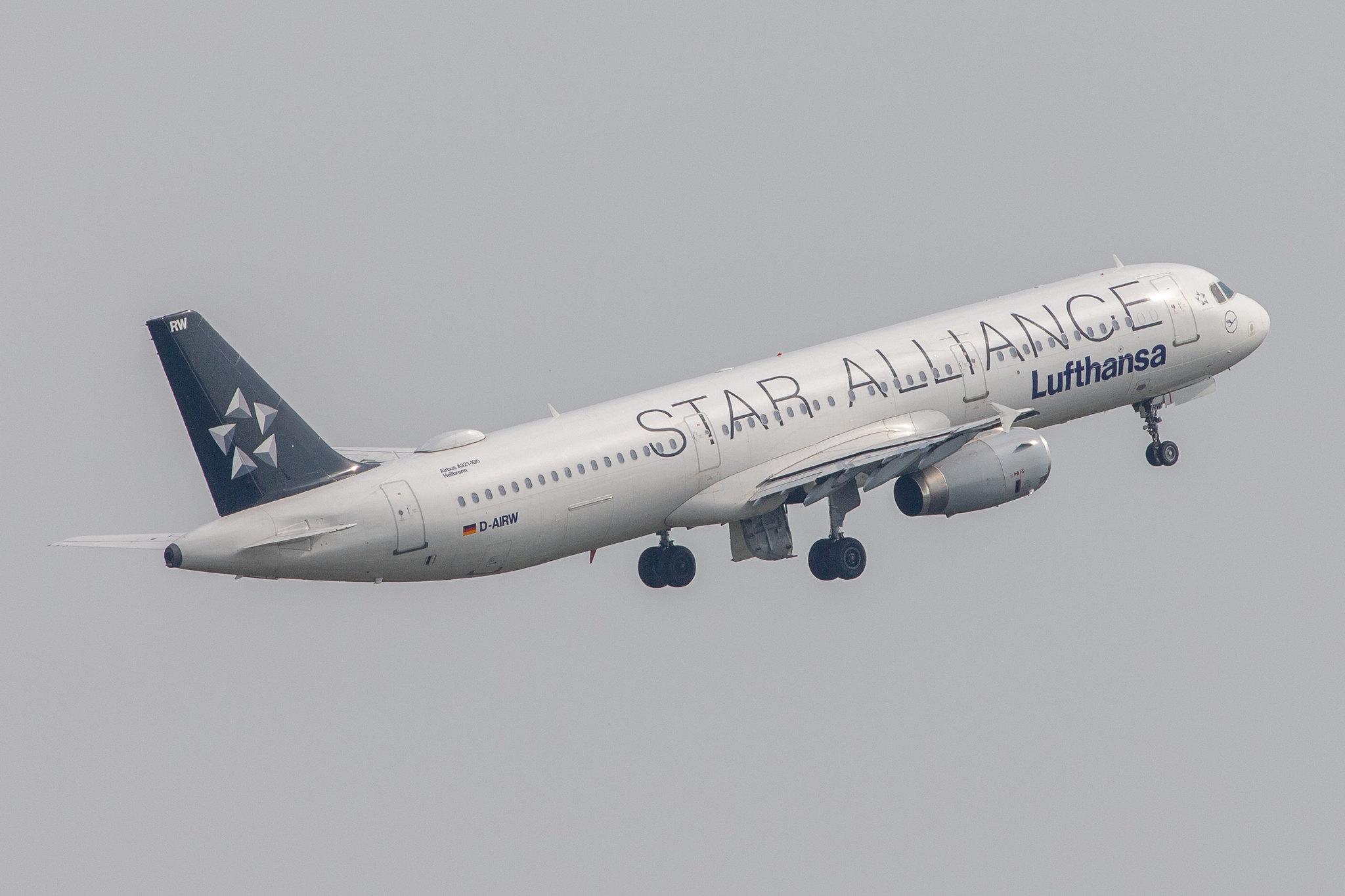 Flughafen Berlin Tegel (TXL): Lufthansa (Star Alliance Livery) Airbus A321-131 A321 D-AIRW MSN 0699
