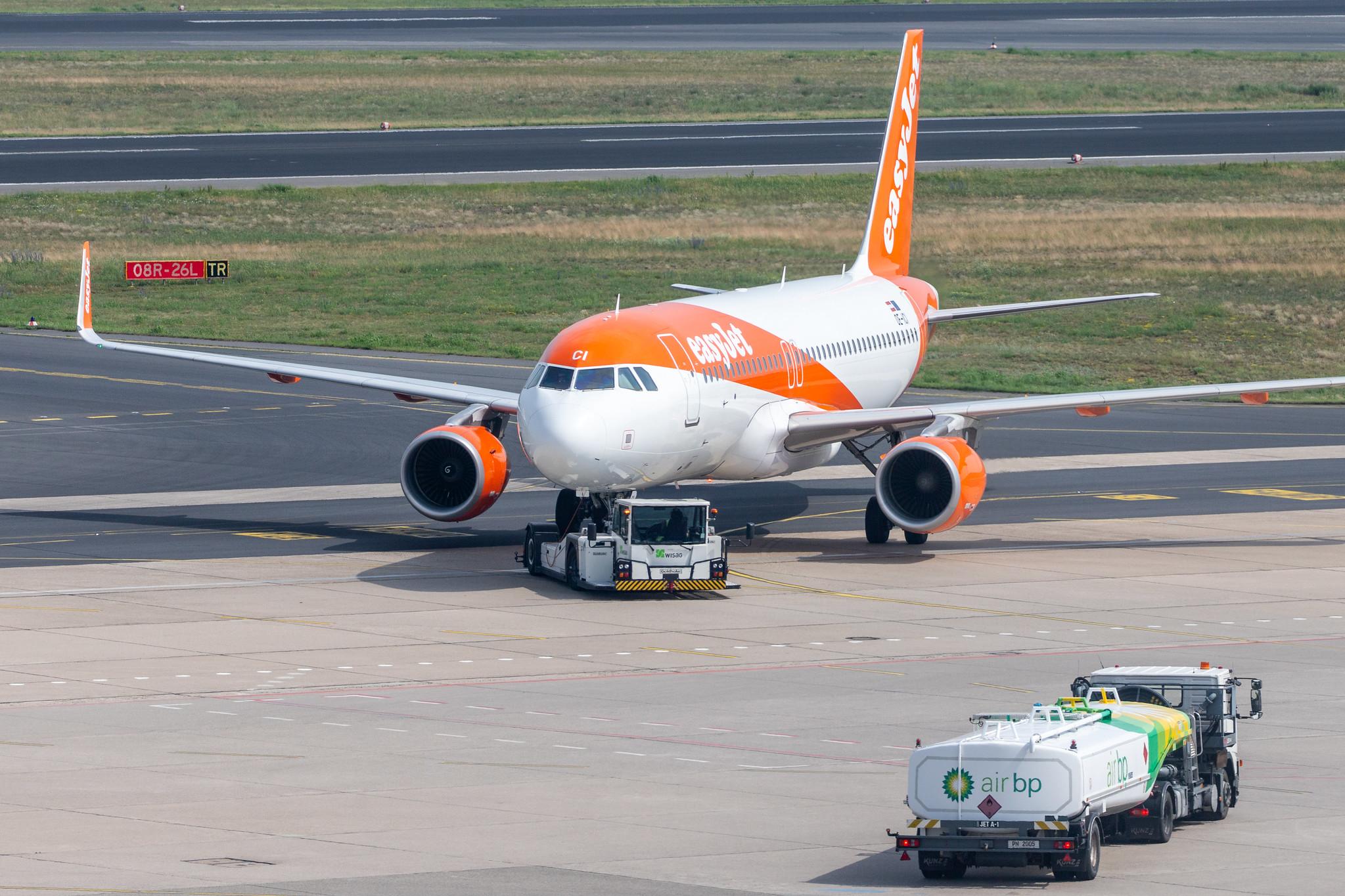 Flughafen Berlin Tegel (TXL): easyJet Airbus A320-214 A320 OE-ICI MSN 6918