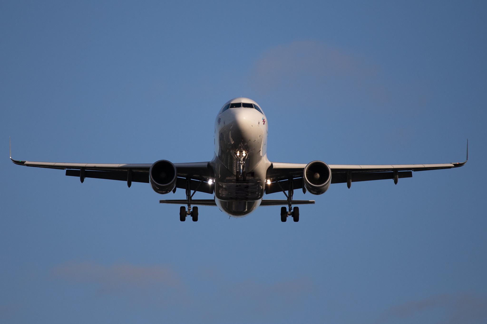Hamburg Airport: Eurowings (EW / EWG) |  Airbus A320-214 A320 | D-AIZT | MSN 5601