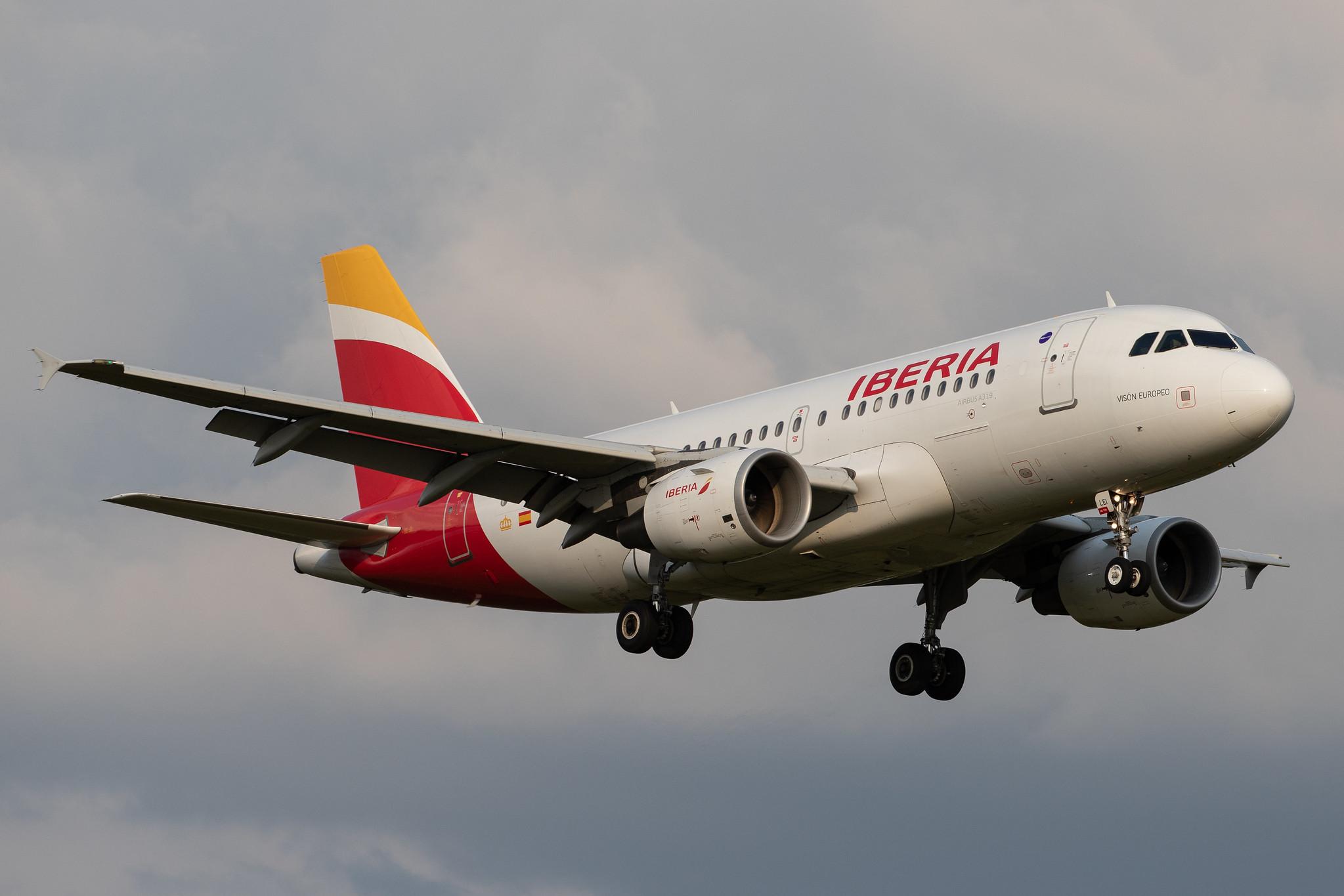 Hamburg Airport: Iberia (IB / IBE) | Airbus A319-111 A319 | EC-LEI | MSN 3744
