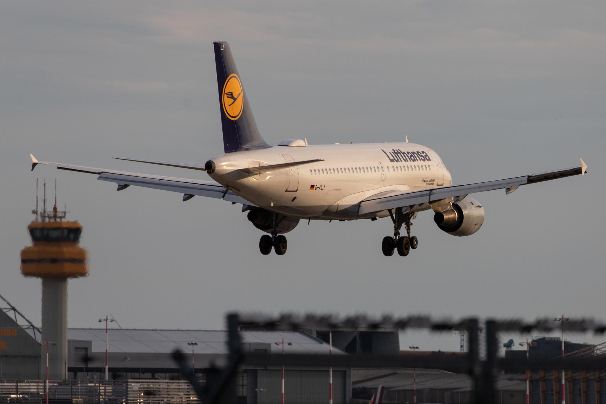 Hamburg Airport: Lufthansa (LH / DLH) | Airbus A319-114 A319 | D-AILY | MSN 0875