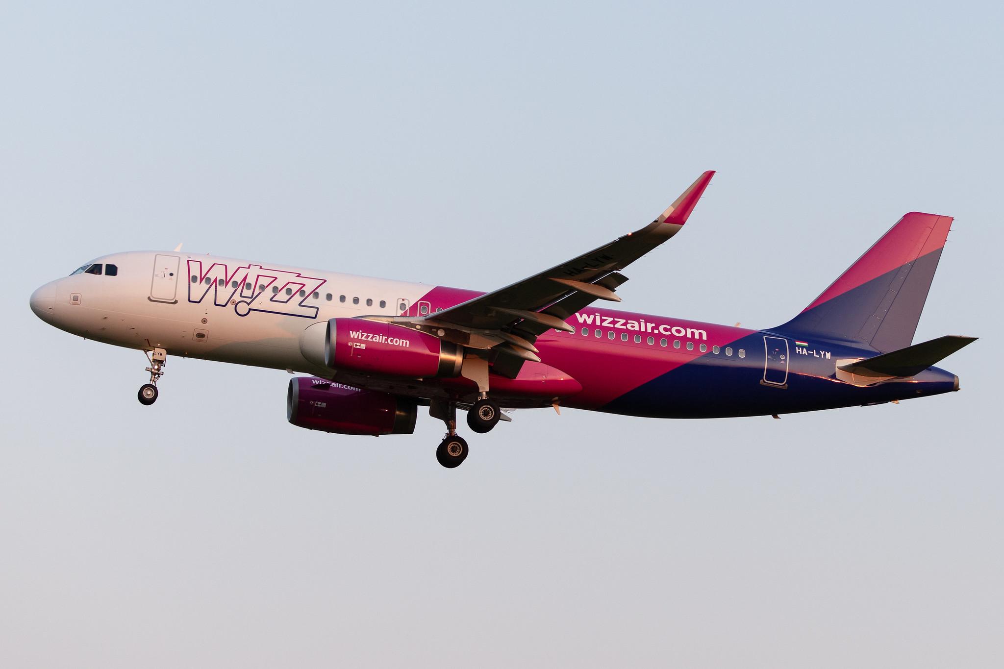Hamburg Airport: Wizz Air (W6 / WZZ) |  Airbus A320-232 A320 | HA-LYW | MSN 7695