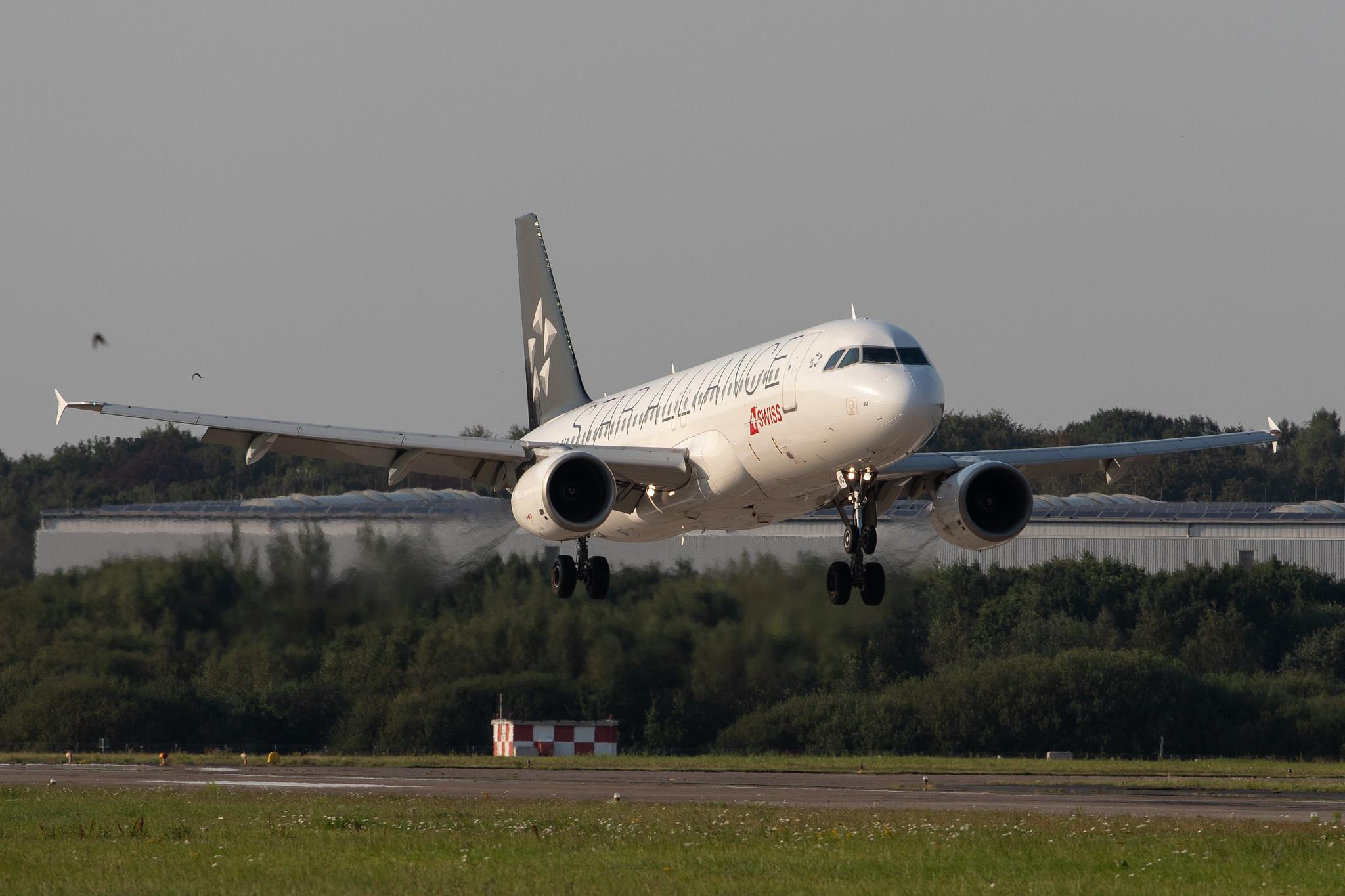 Hamburg Airport: Swiss (LX / SWR) |  Livery: Star Alliance Livery |  Airbus A320-214 A320 | HB-IJO | MSN 0673