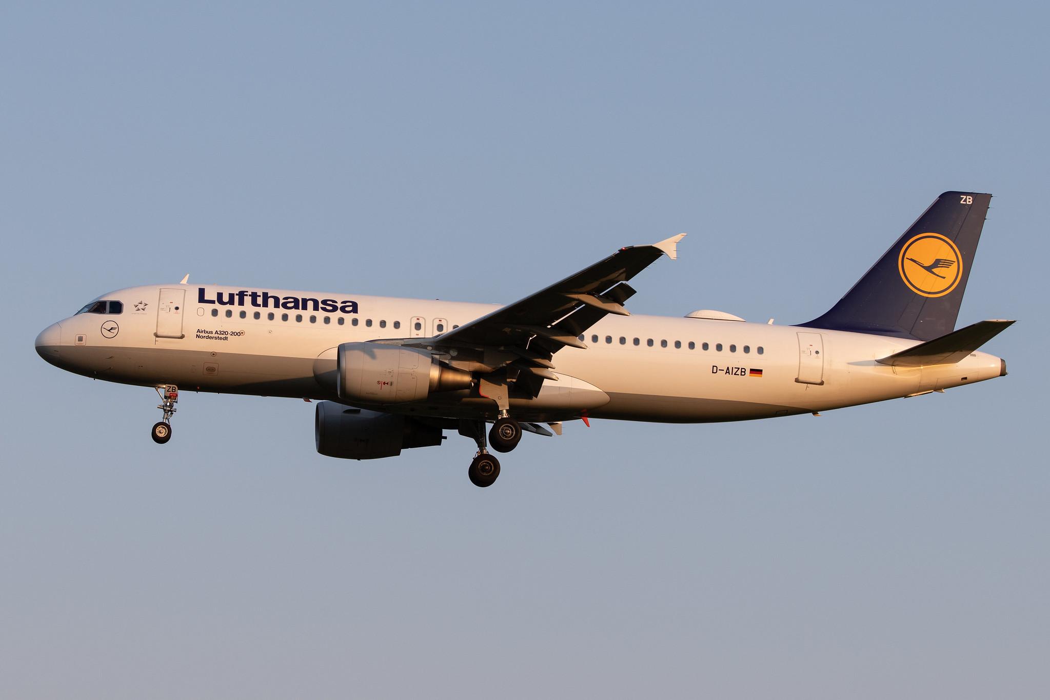 Hamburg Airport: Lufthansa (LH / DLH) |  Airbus A320-214 A320 | D-AIZB | MSN 4120