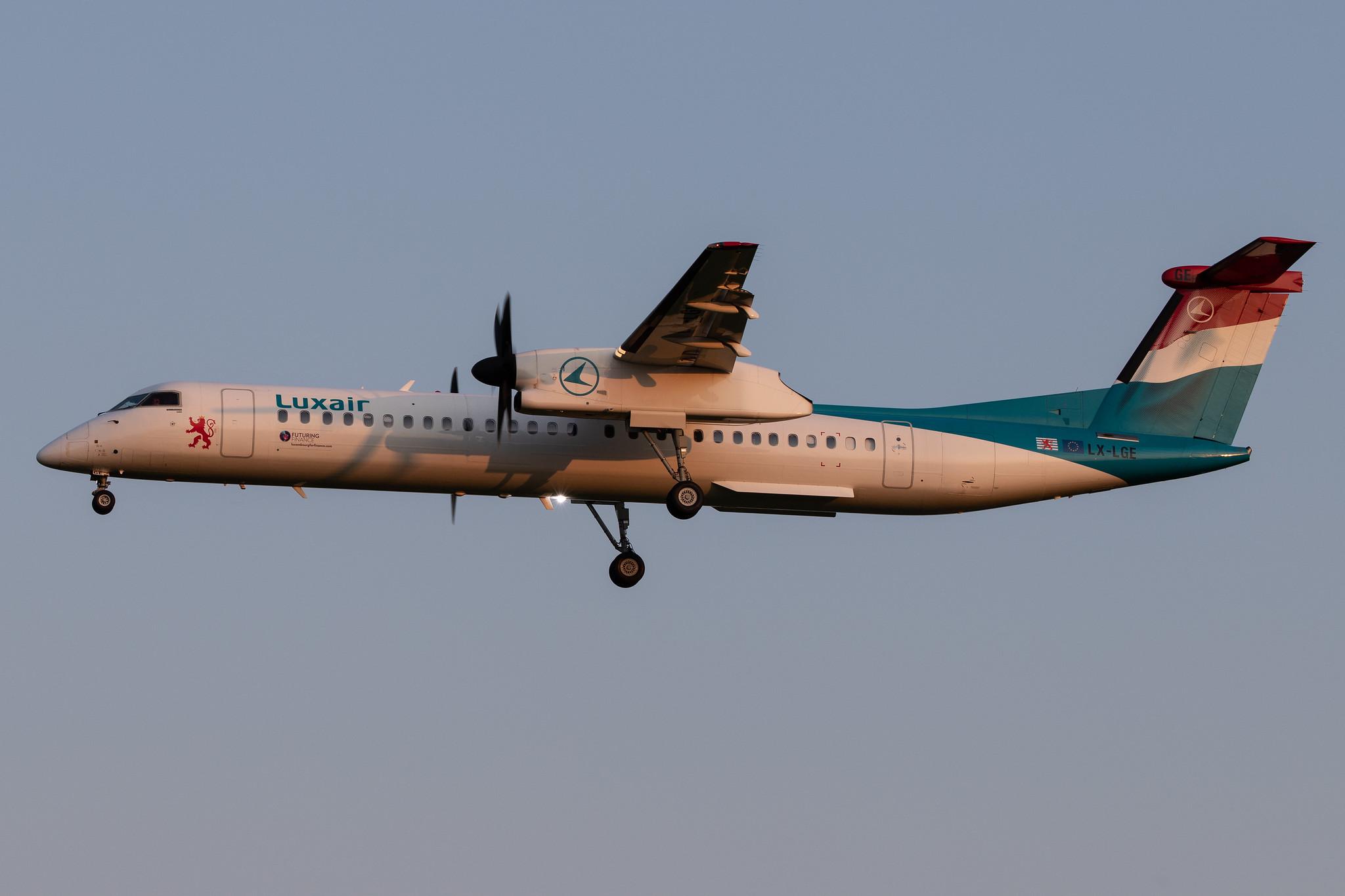Hamburg Airport: Luxair (LG / LGL) |  De Havilland Canada Dash 8-400 DH8D | LX-LGE | MSN 4284