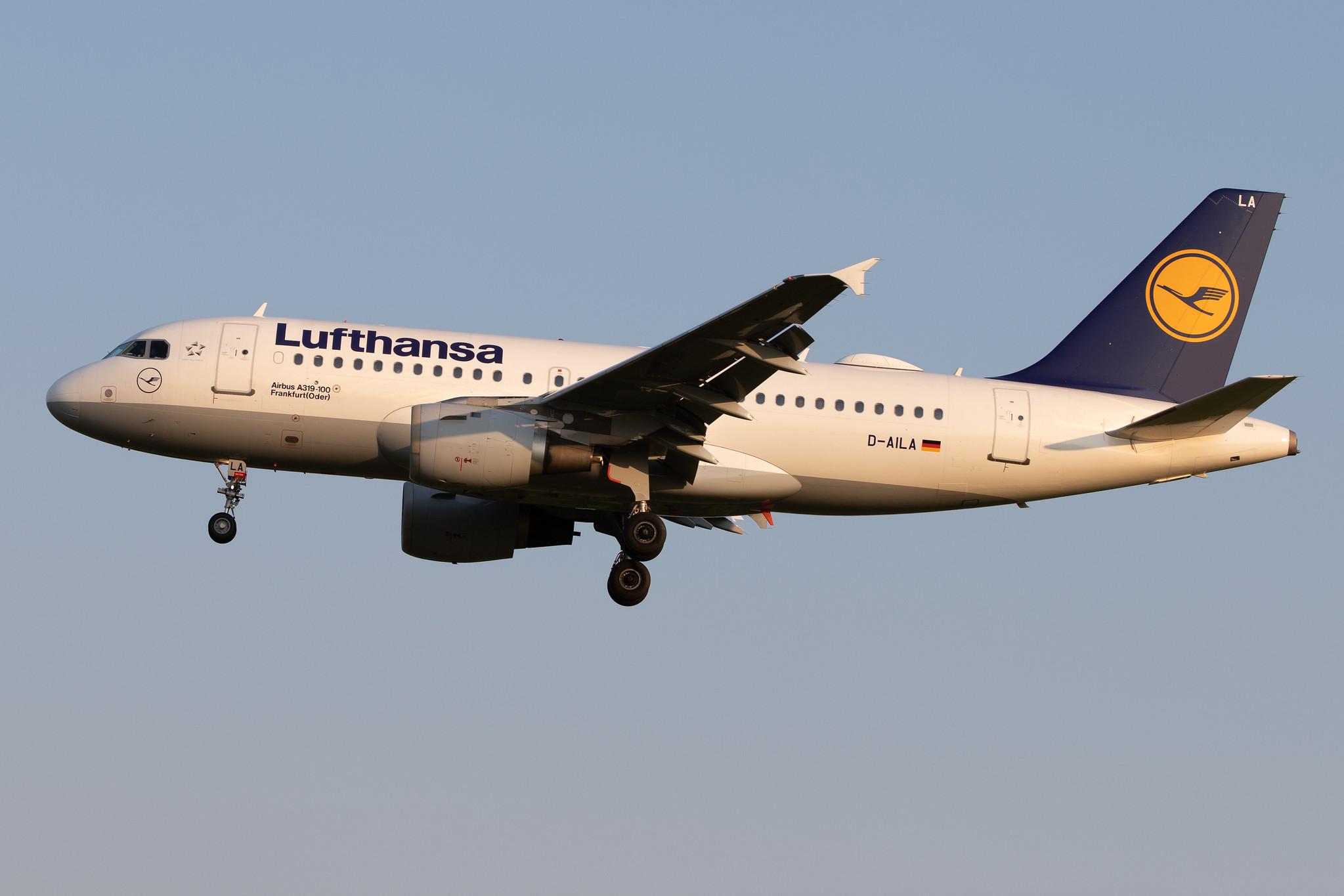 Hamburg Airport: Lufthansa (LH / DLH) |  Airbus A319-114 A319 | D-AILA | MSN 0609