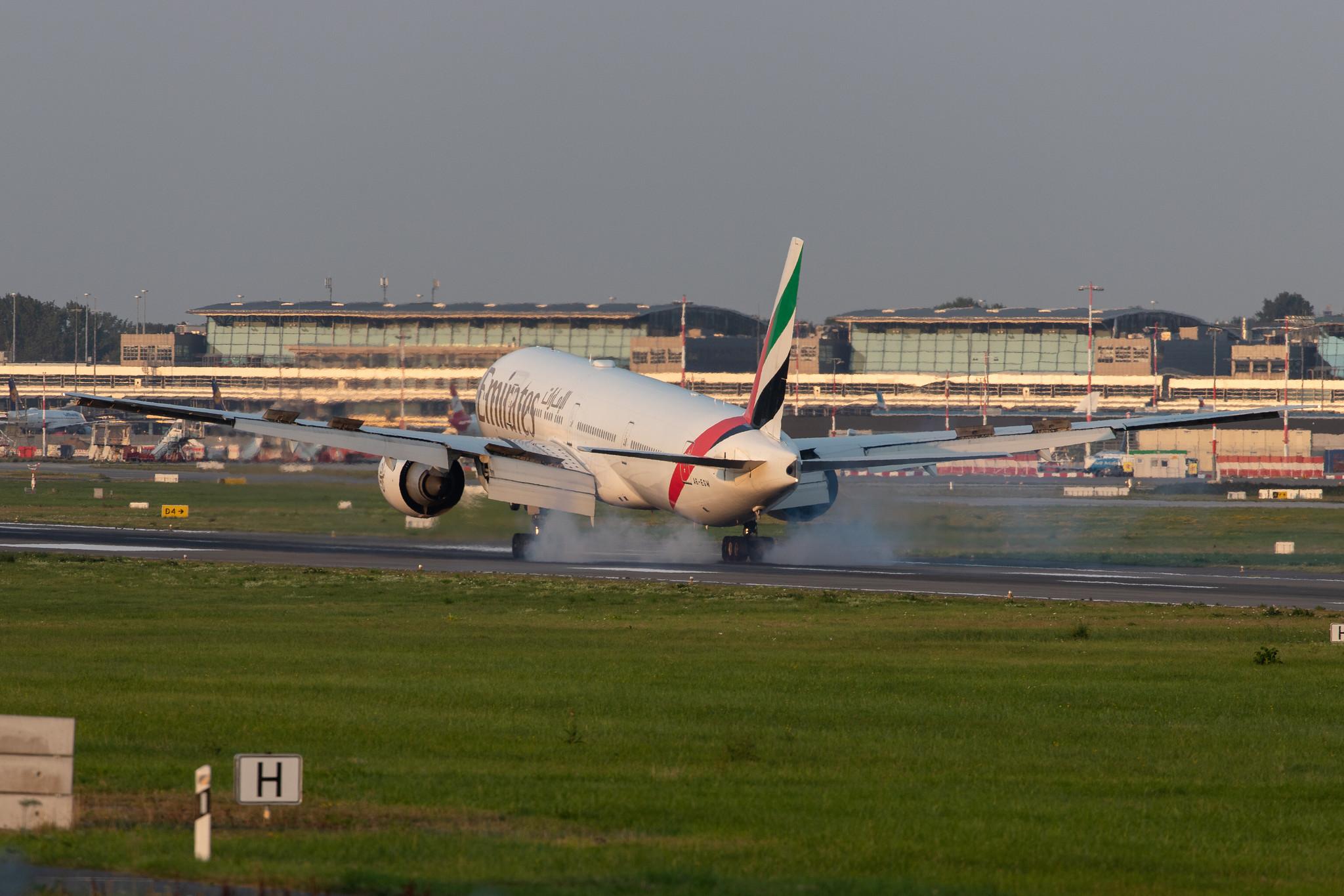 Hamburg Airport: Emirates (EK / UAE) |  Boeing 777-31H(ER) B77W | A6-EGW | MSN 35601