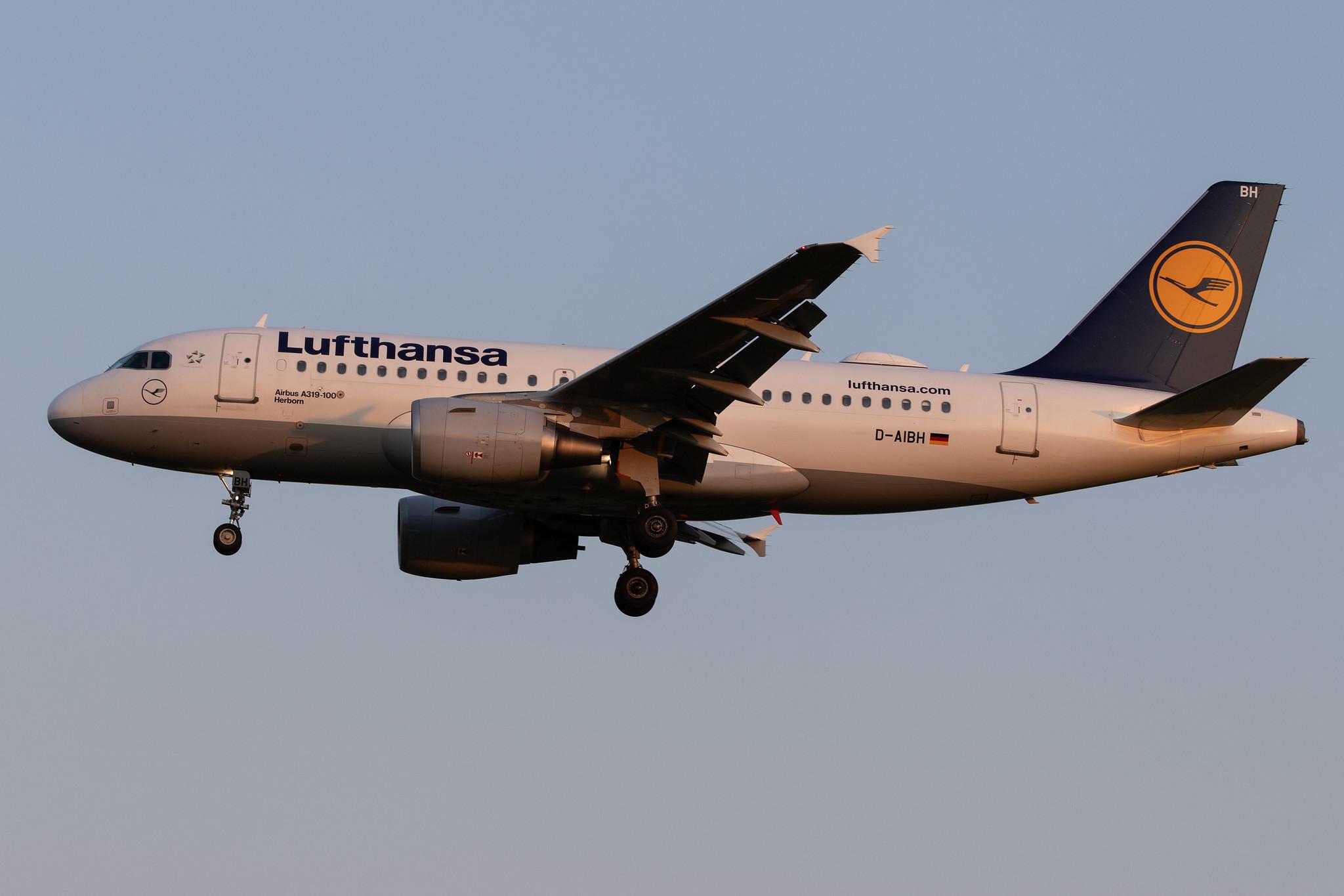 Hamburg Airport: Lufthansa (LH / DLH) |  Airbus A319-112 A319 | D-AIBH | MSN 5239