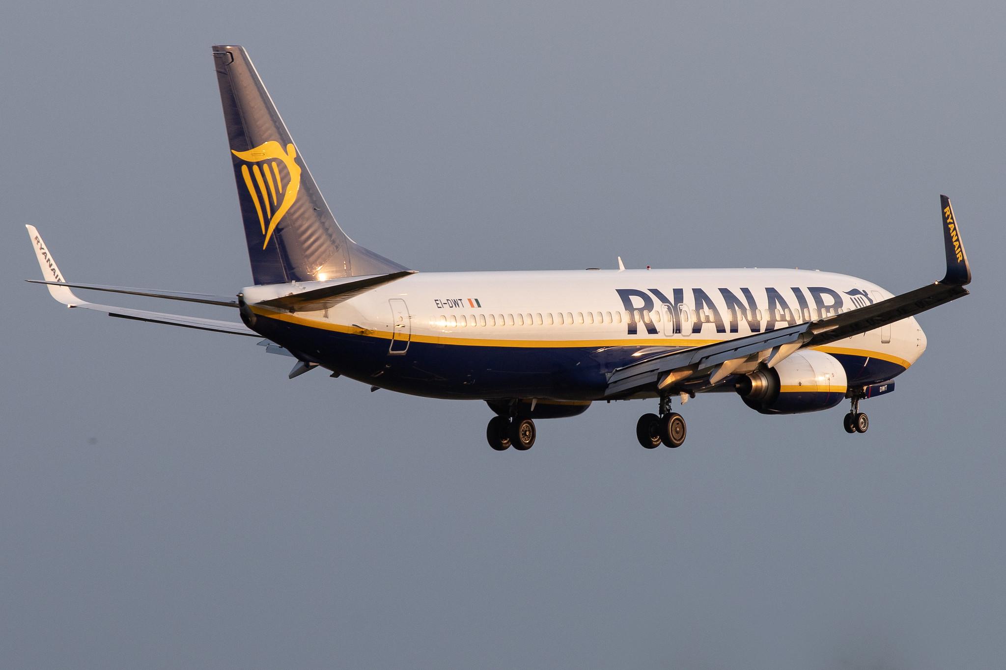 Hamburg Airport: Ryanair (FR / RYR) |  Boeing 737-8AS B738 | EI-DWT | MSN 33626