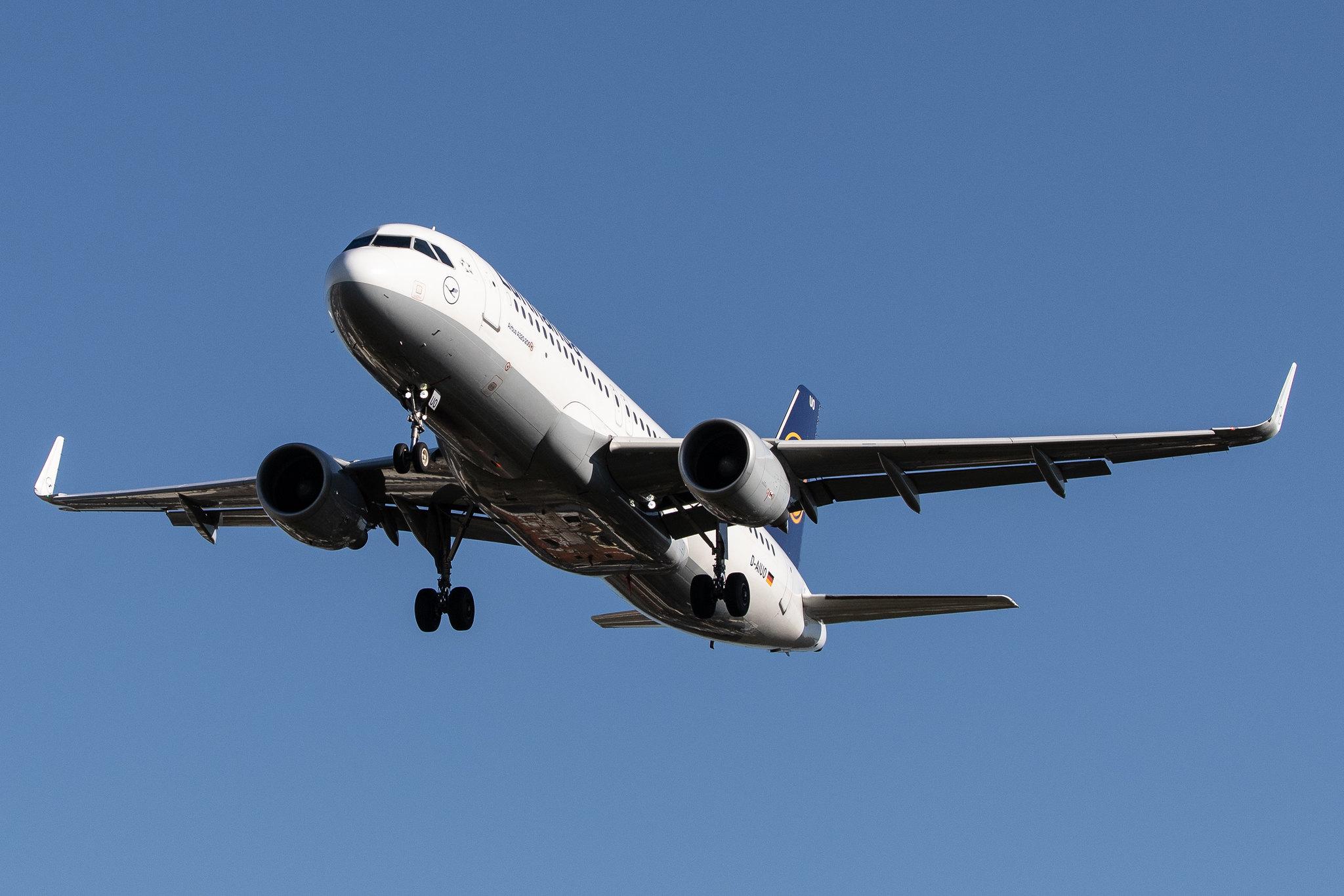 Frankfurt Airport: Lufthansa (LH / DLH) |  Airbus A320-214 A320 | D-AIUO | MSN 6636