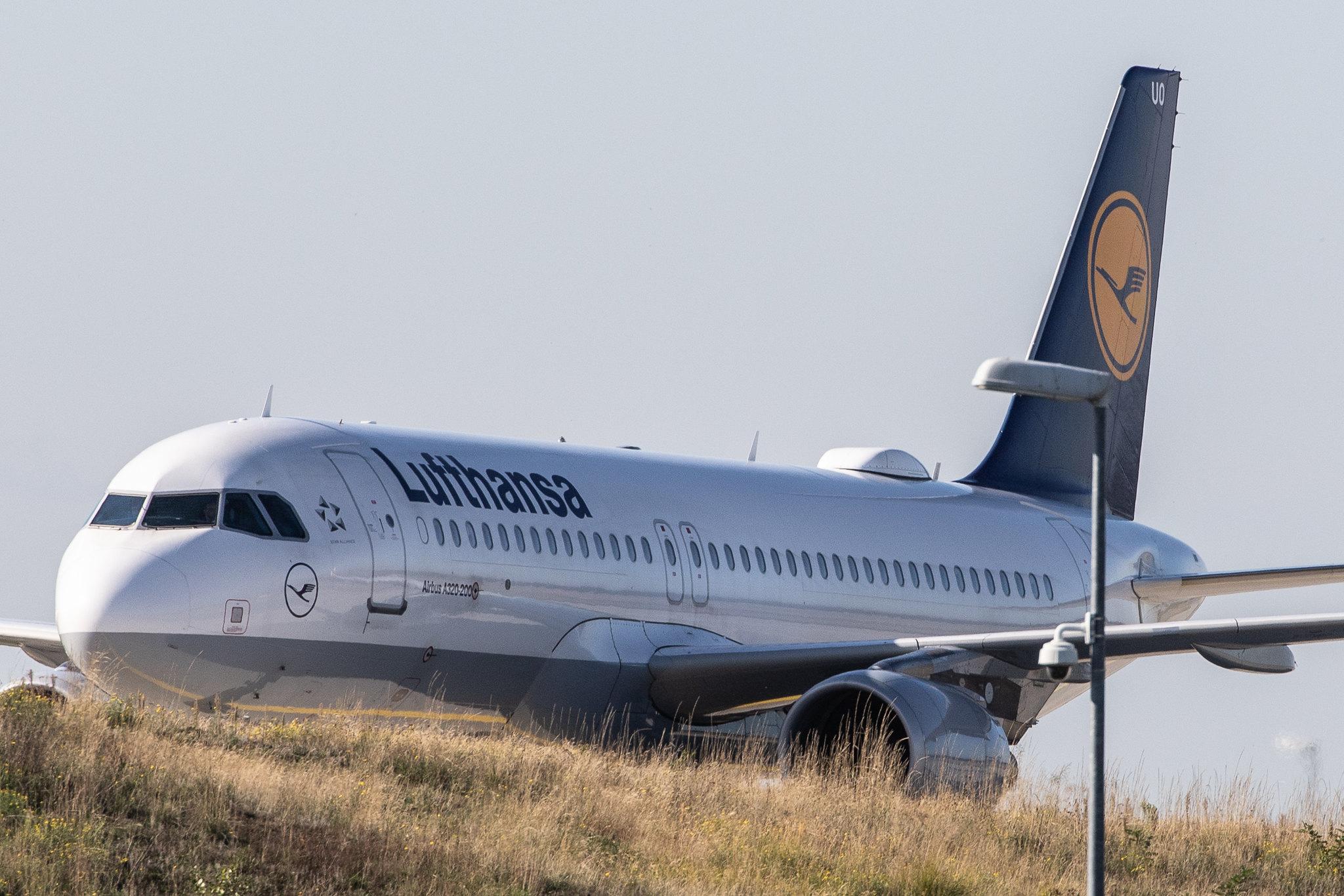 Frankfurt Airport: Lufthansa (LH / DLH) |  Airbus A320-214 A320 | D-AIUO | MSN 6636
