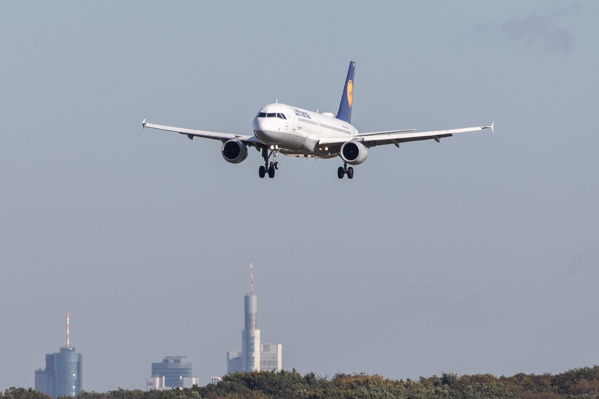 Frankfurt Airport: Lufthansa (LH / DLH) |  Airbus A320-211 A320 | D-AIPR | MSN 0111