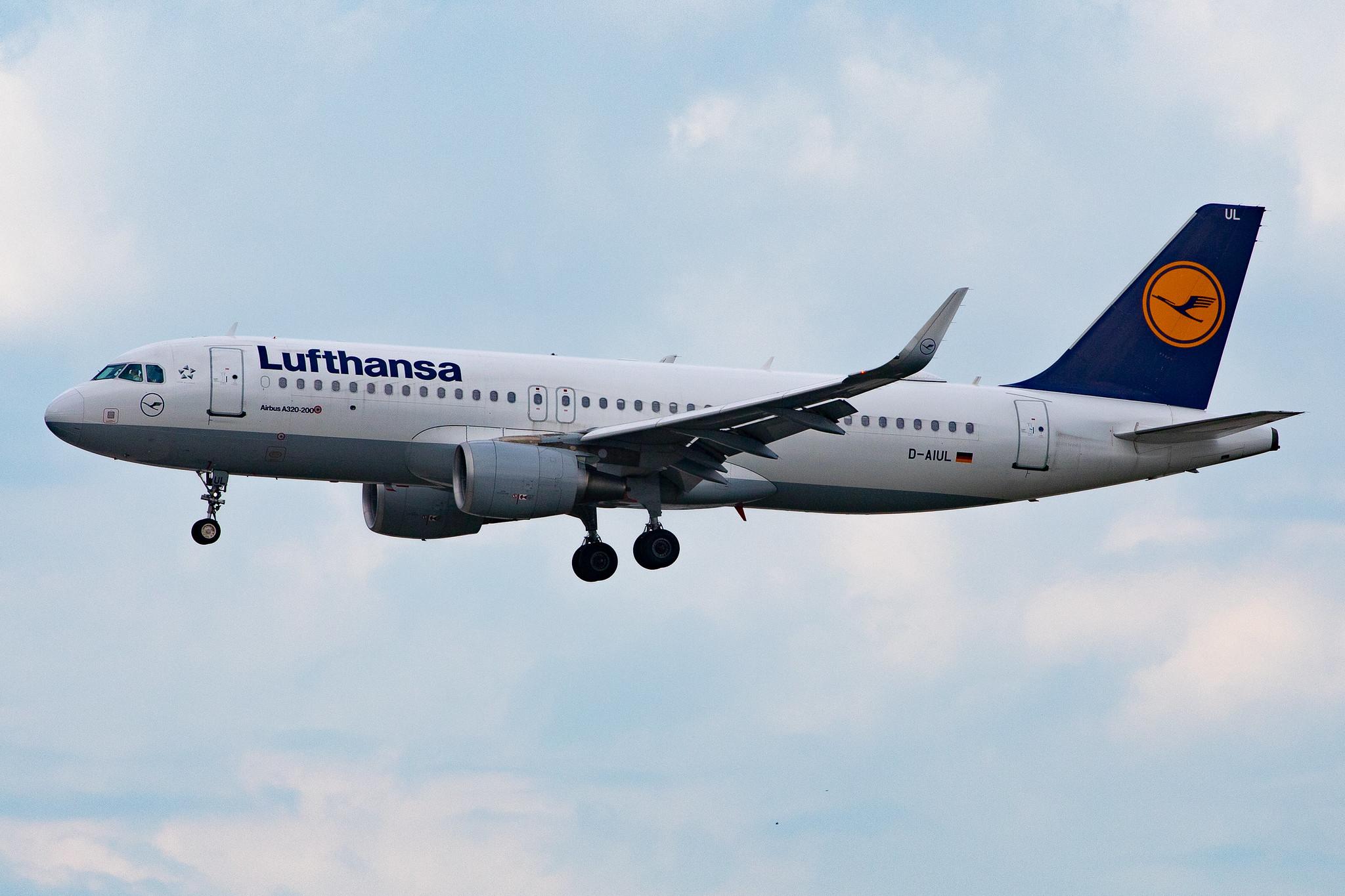 Frankfurt Airport: Lufthansa (LH / DLH) |  Airbus A320-214 A320 | D-AIUL | MSN 6521