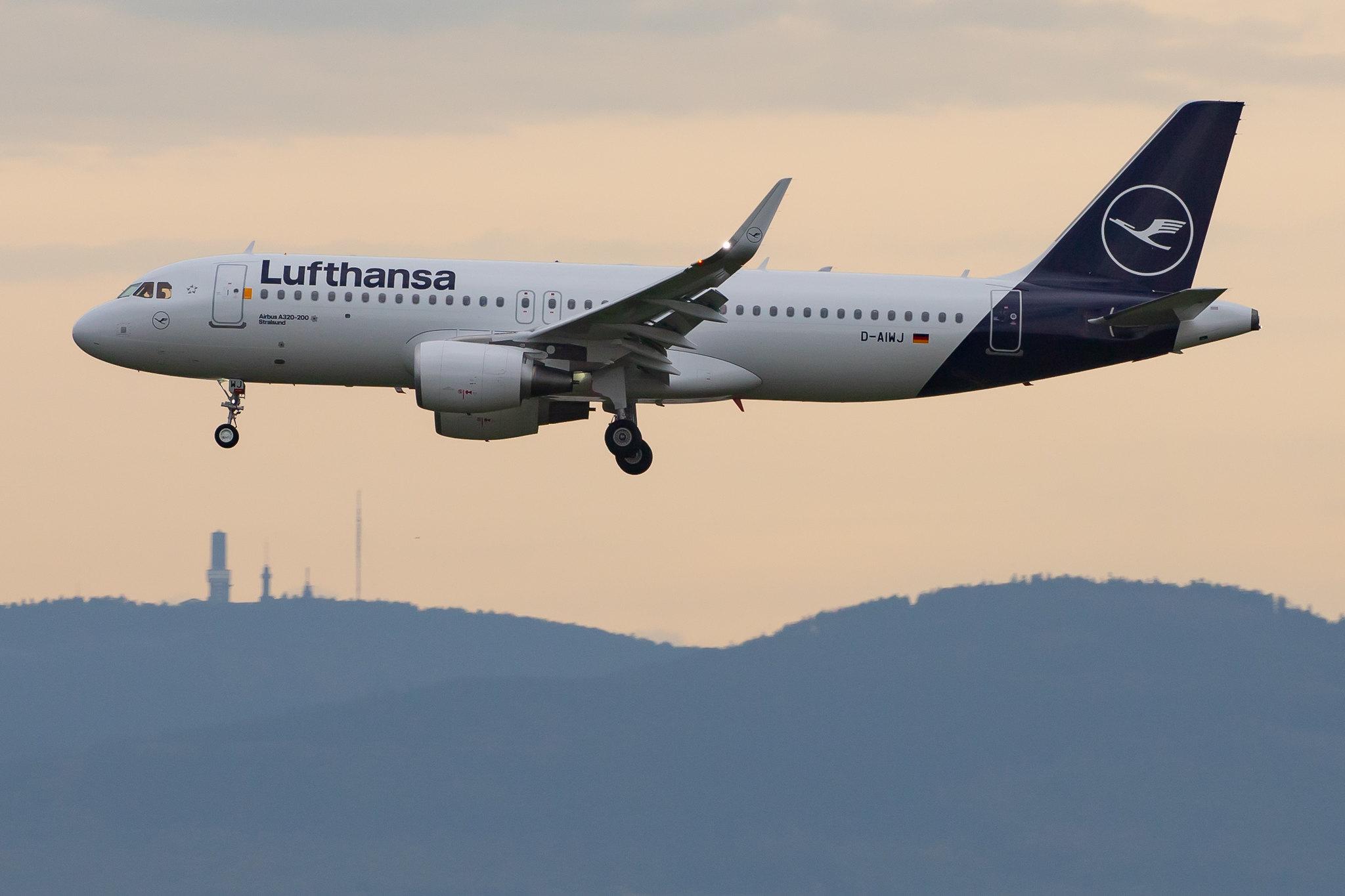 Frankfurt Airport: Lufthansa (LH / DLH) |  Airbus A320-214 A320 | D-AIWJ | MSN 9052