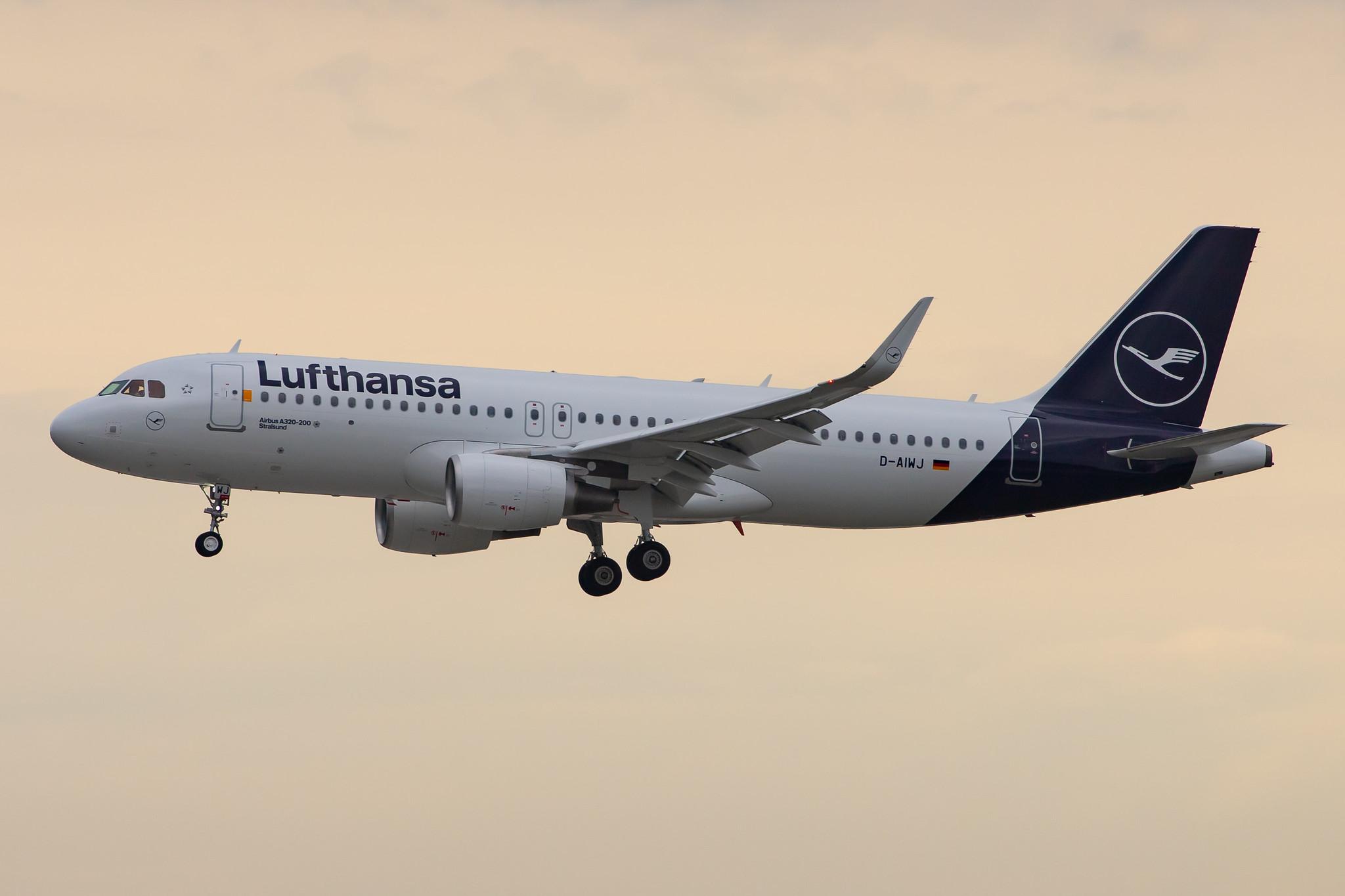 Frankfurt Airport: Lufthansa (LH / DLH) |  Airbus A320-214 A320 | D-AIWJ | MSN 9052