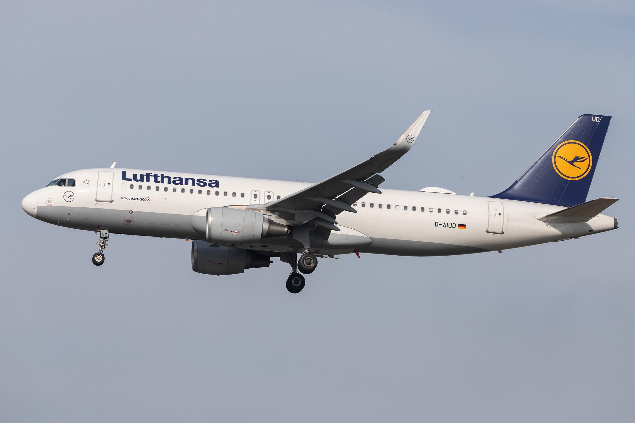 Frankfurt Airport: Lufthansa (LH / DLH) |  Airbus A320-214 A320 | D-AIUD | MSN 6033