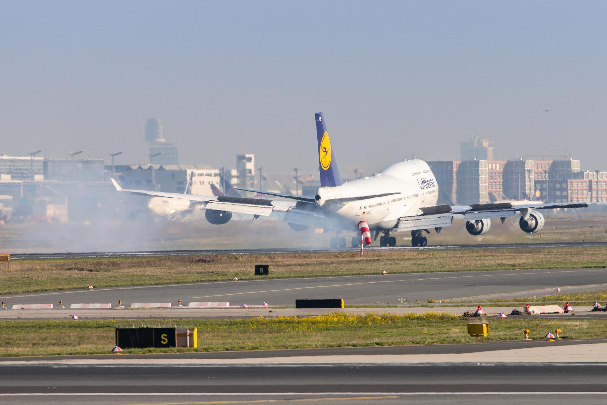 Frankfurt Airport: Lufthansa (LH / DLH) |  Boeing 747-430 B744 | D-ABVS | MSN 28286
