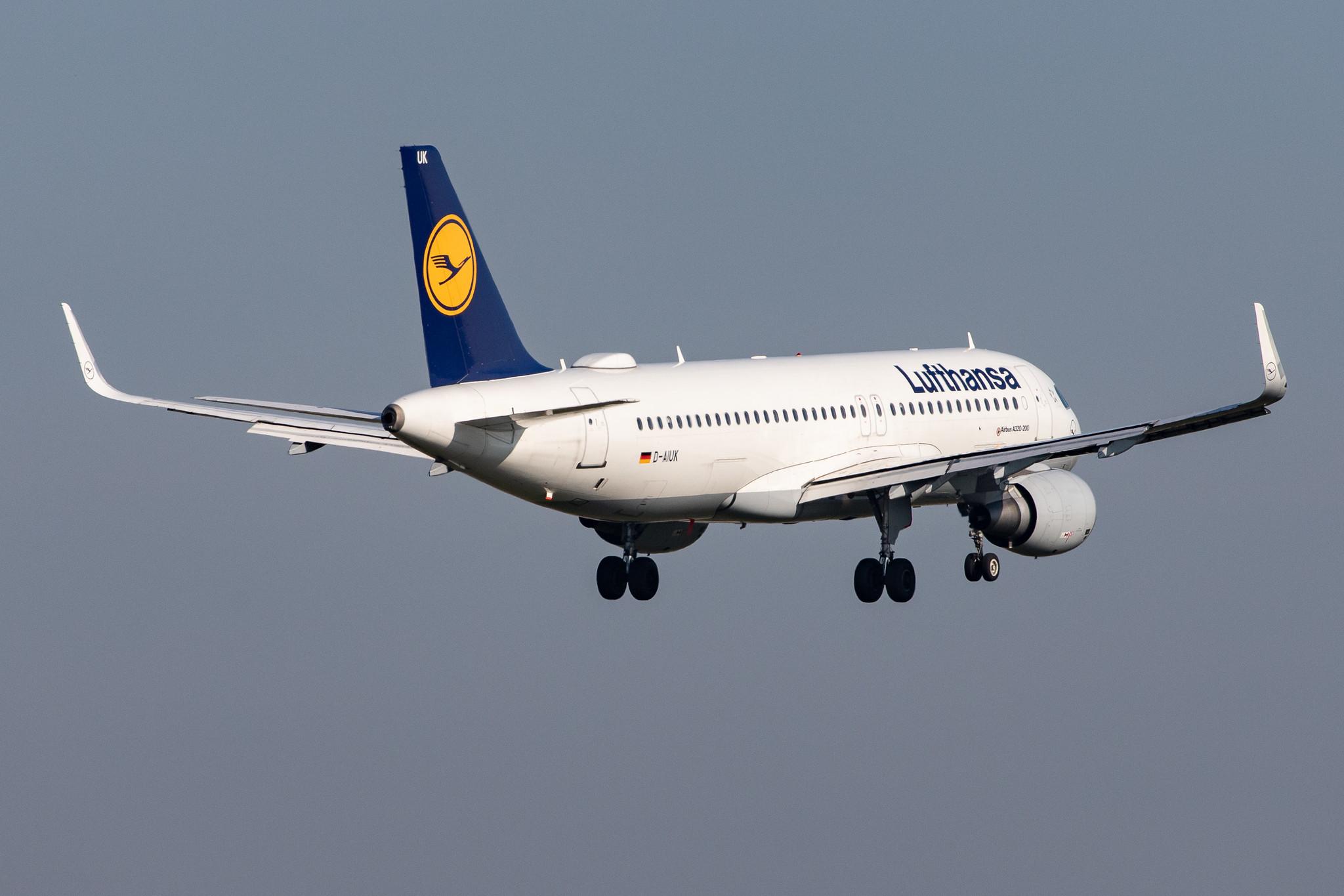 Frankfurt Airport: Lufthansa (LH / DLH) |  Airbus A320-214 A320 | D-AIUK | MSN 6423