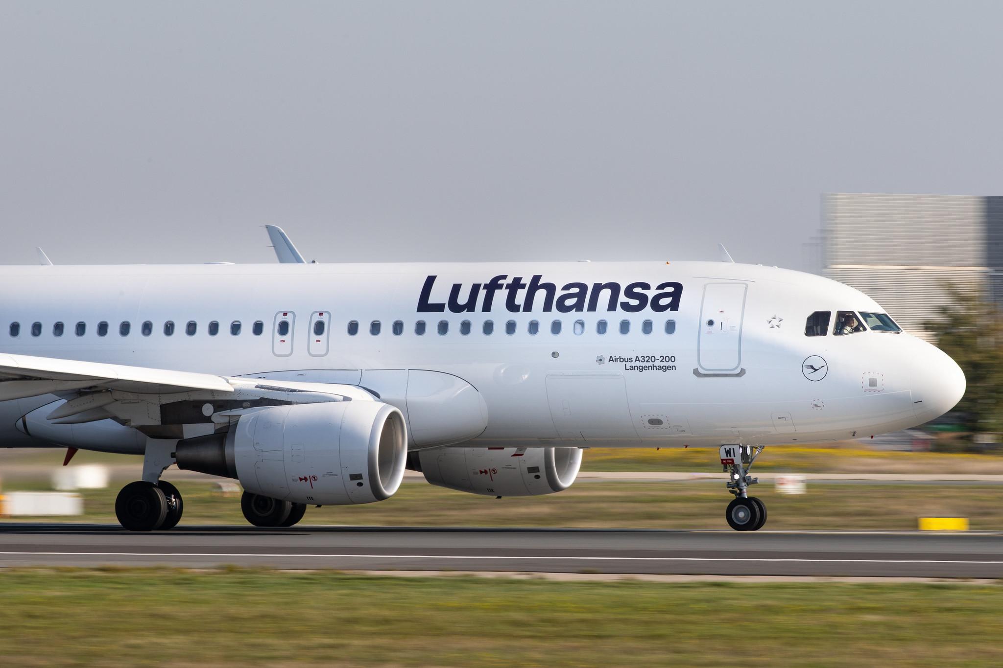 Frankfurt Airport: Lufthansa (LH / DLH) |  Airbus A320-214 A320 | D-AIWI | MSN 8951
