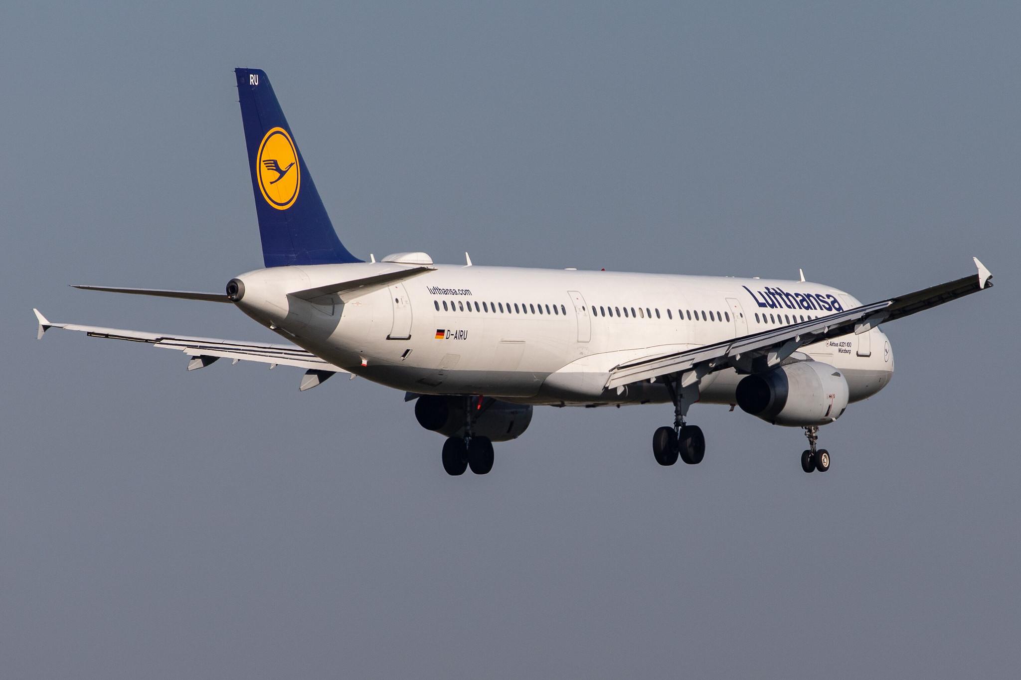 Frankfurt Airport: Lufthansa (LH / DLH) |  Airbus A321-131 A321 | D-AIRU | MSN 0692